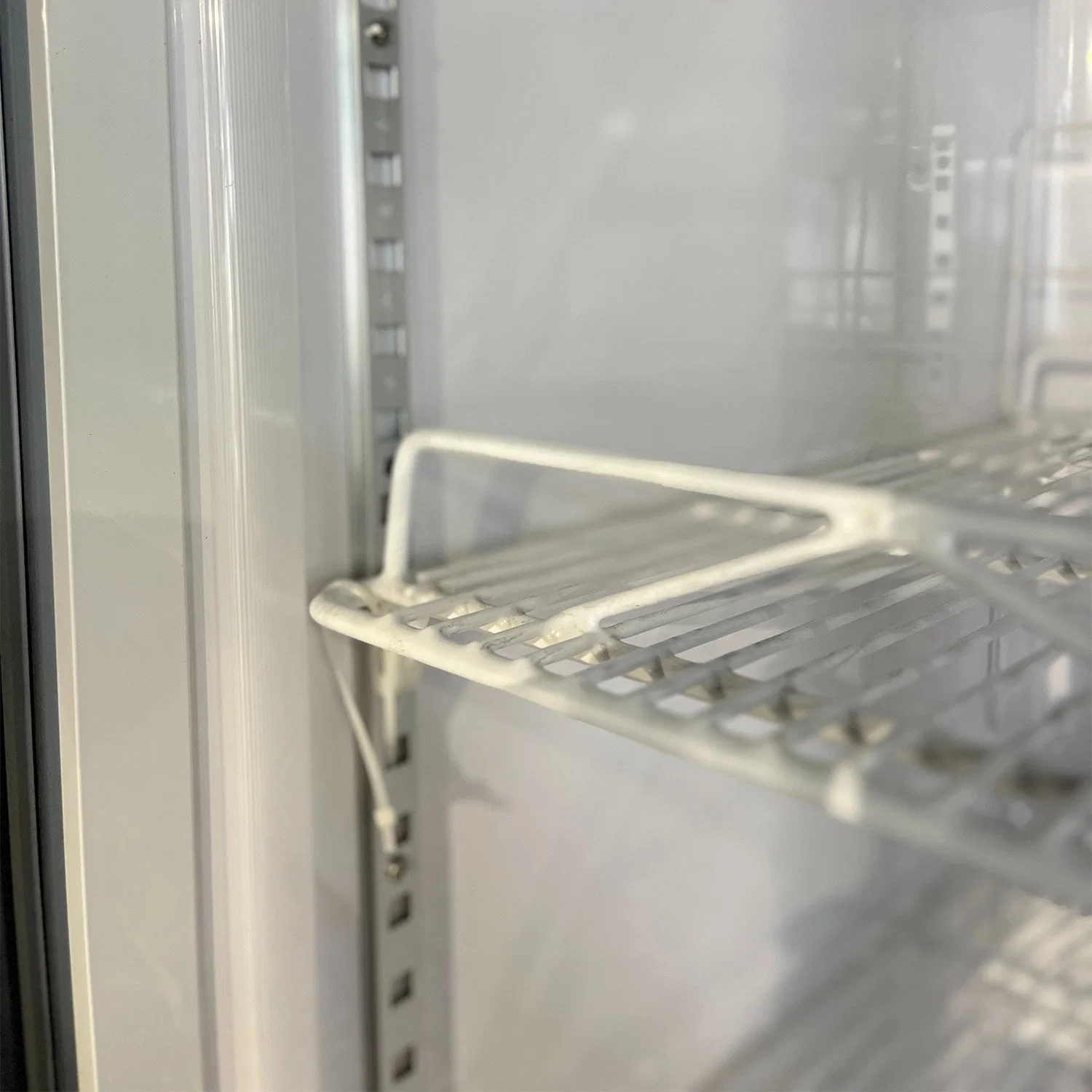 Novo design Grande capacidade três portas de vidro Frigorífico de baixa temperatura Refrigerador de bebidas para bebidas com bebida