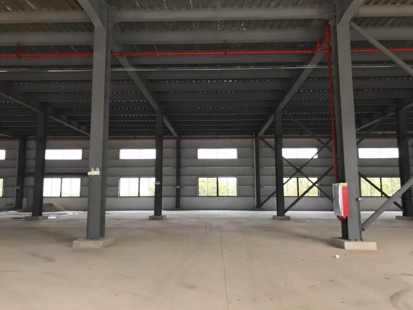 Spacious and Versatile Light Galvanized Steel Structure Warehouse Building with Wide Aisles for Easy Access