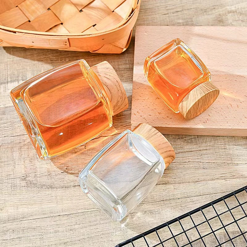 50ml 100ml 180ml 280ml 380ml 750ml Bouteille en verre transparente unique en forme de carré avec couvercle en bois pour miel, pudding et confiture.