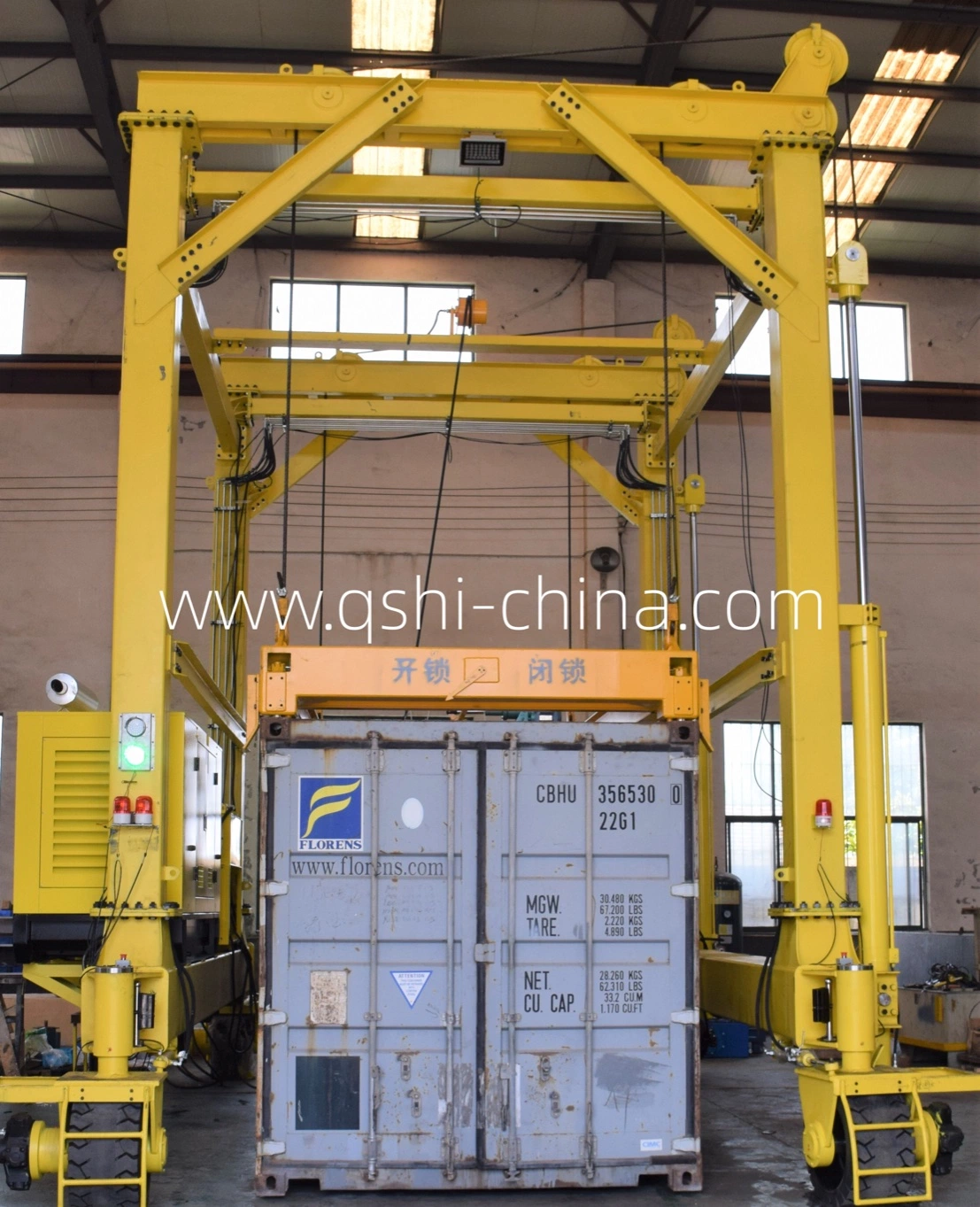 High Efficiency Straddle Carrier for Lifting Containers