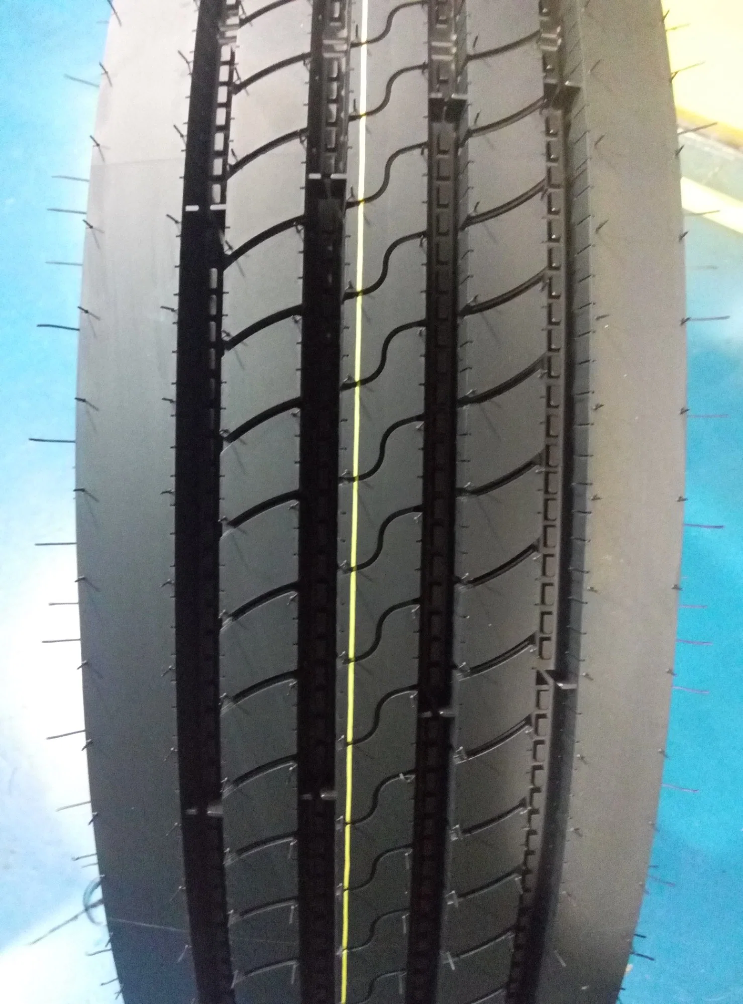 China Wholesale/Supplier TBR/Radial Heavy Duty Truck and Bus Tyre with SNI, Gcc, CCC, DOT, ISO, ECE