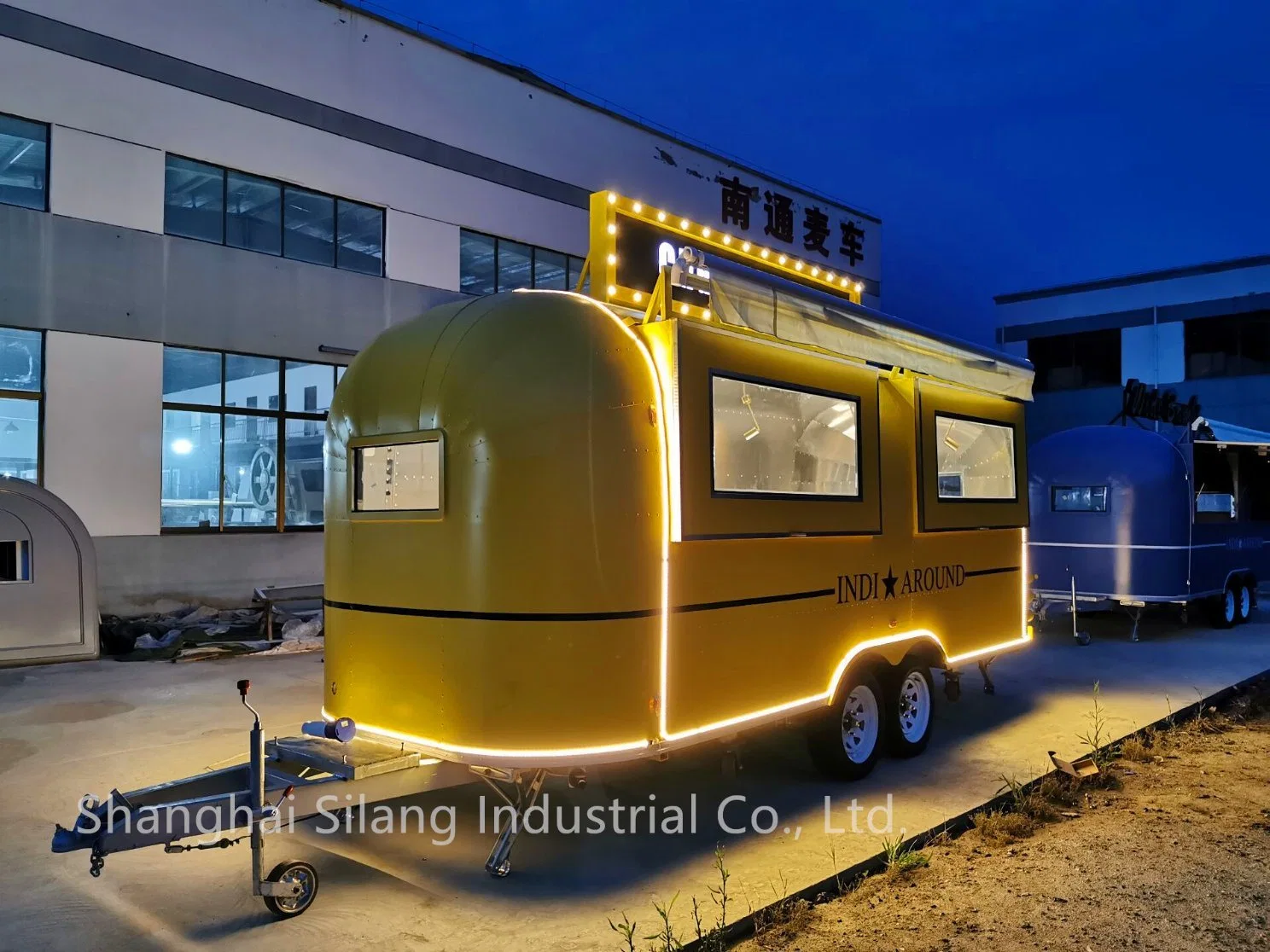 Yellow Airstream Pizza Waffles Mobile Fast Food Trailer Large Camping Airflow Truck