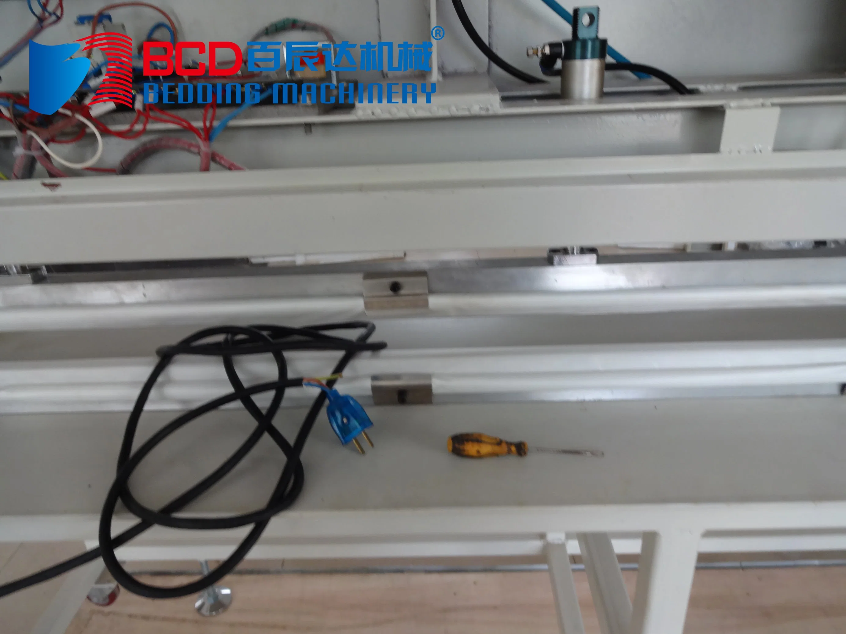 New Automatic Single Auto Mattress Plastic Bag Sealing Packing Wrapping Machine by CE\Sgsfully