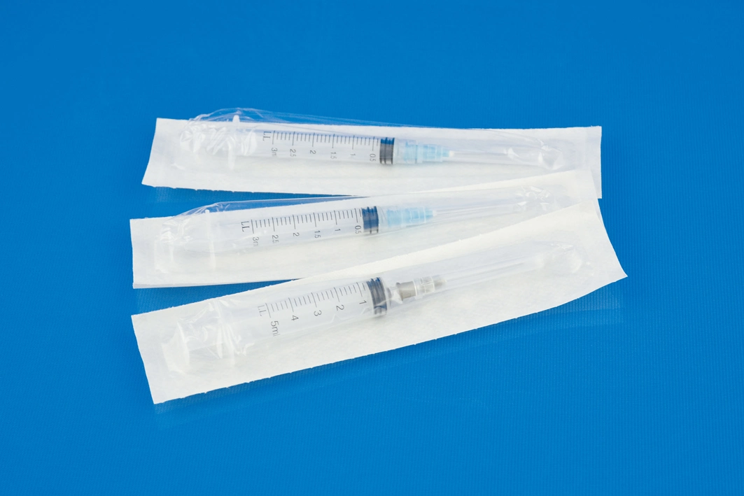 seringue trois pièces jetable médicale de 1 ml, 2 ml, 3 ml, 5 ml, 10 ml avec ou sans aiguille pour injection avec ce