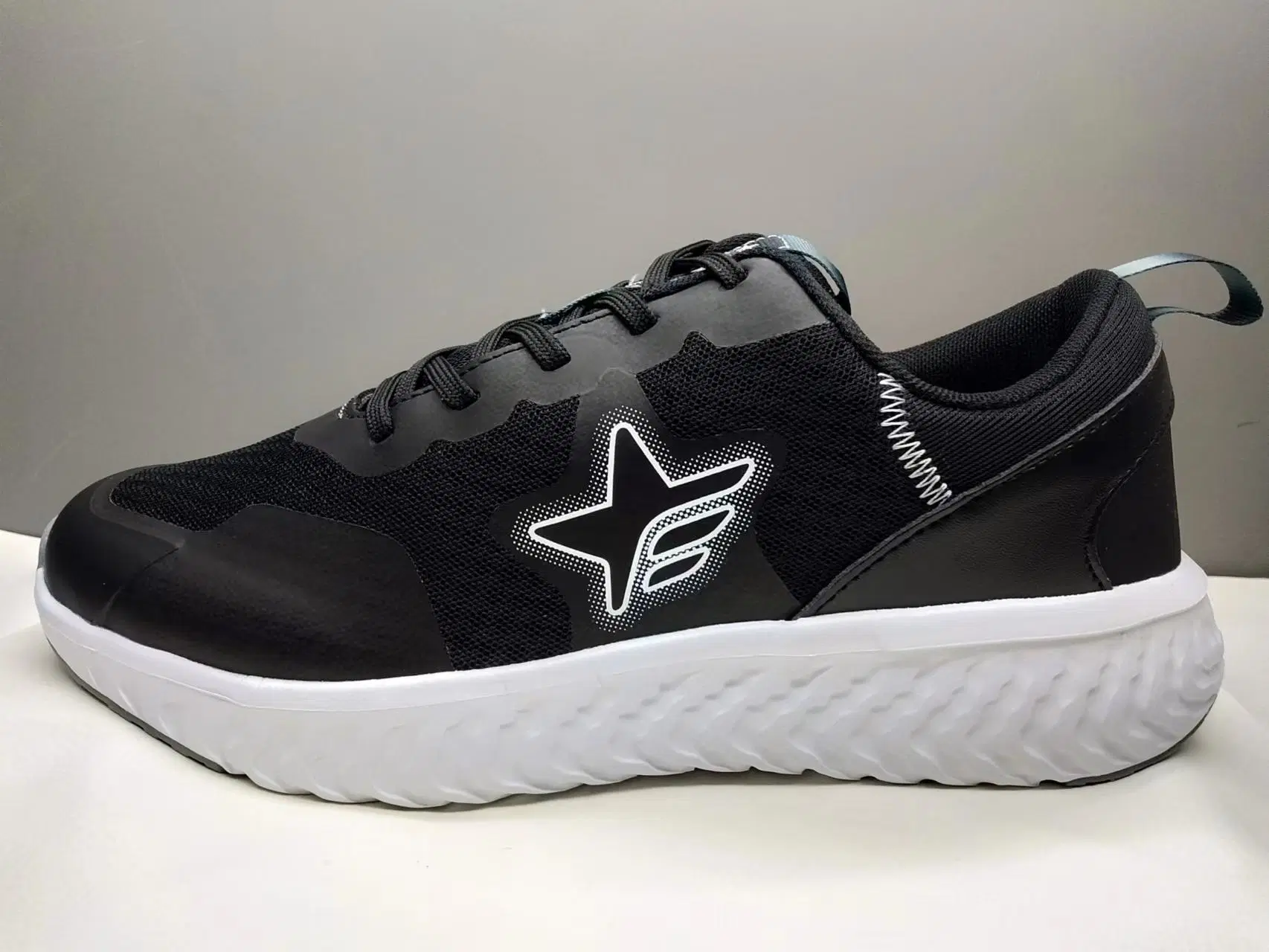 2023customized Primavera y Otoño Nueva tendencia Casual todos-Match Sneakers transpirable Zapatos negros de dos colores con suela