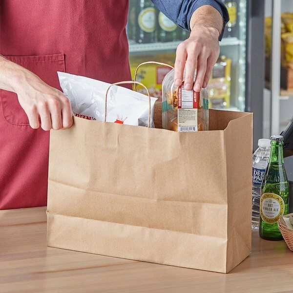 Papel Kraft marrón blanco Bolsa aceptado tamaño personalizado con logotipo trenzado plano empuñaduras interiores