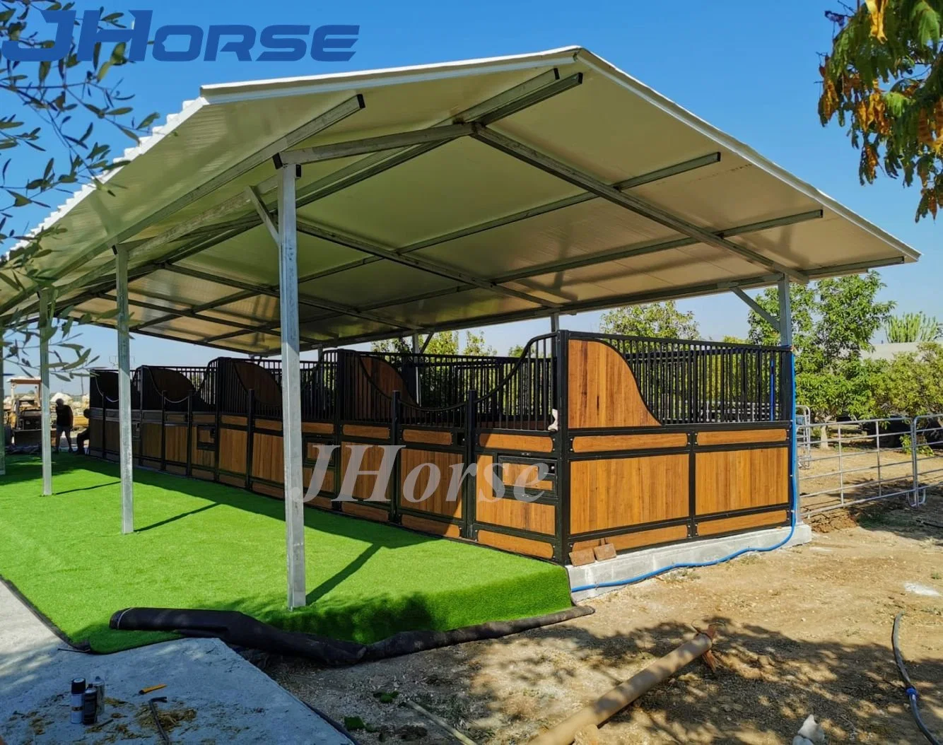 Popular European Style Bamboo Horse Stable Premium Quality Horse Stalls Horse Stables with Hinged Door