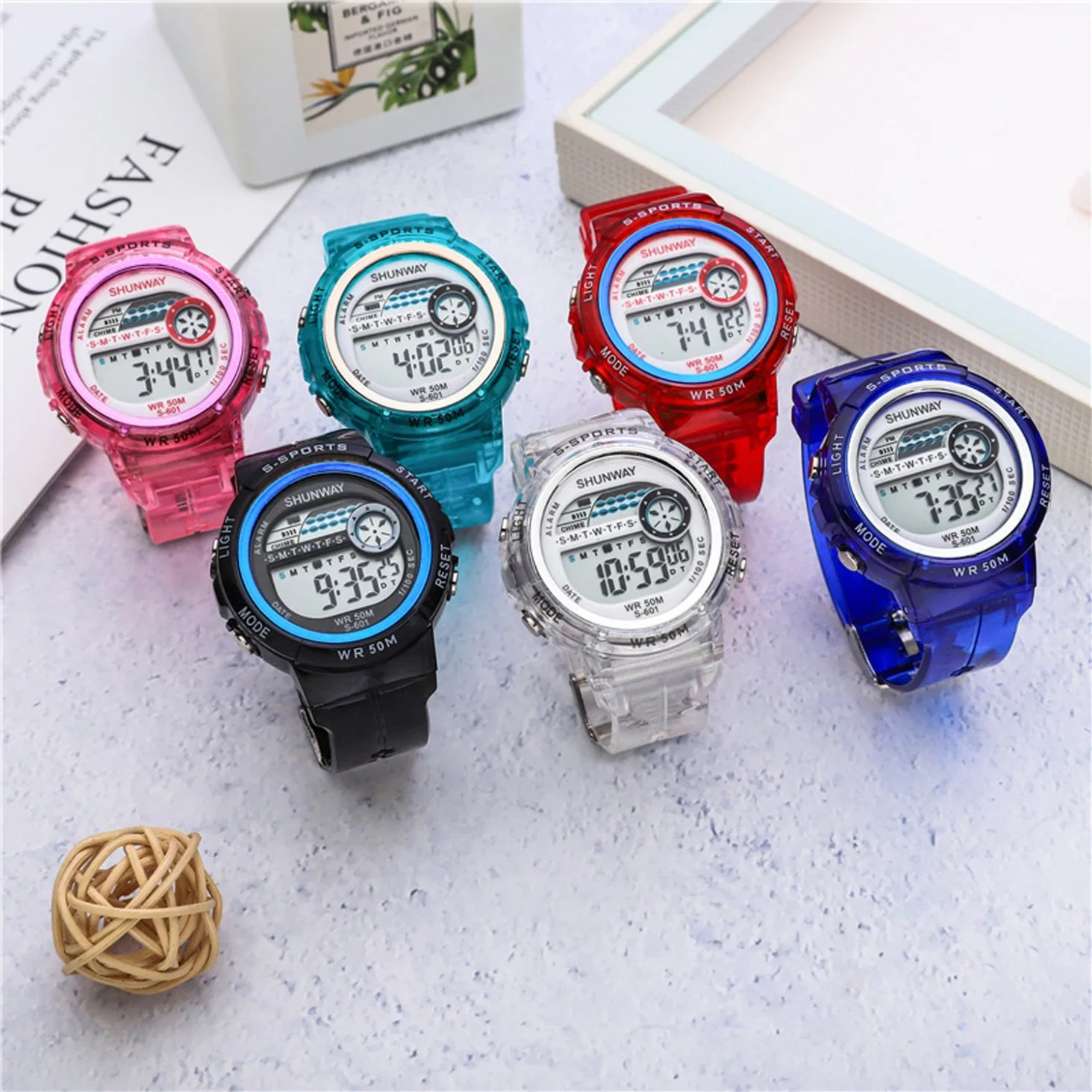 Montre numérique femme regarder Lady regarder les enfants de lumière LED Watch Watch 5 ATM Imperméables Watch montre sport montre-bracelet montre numérique analogique