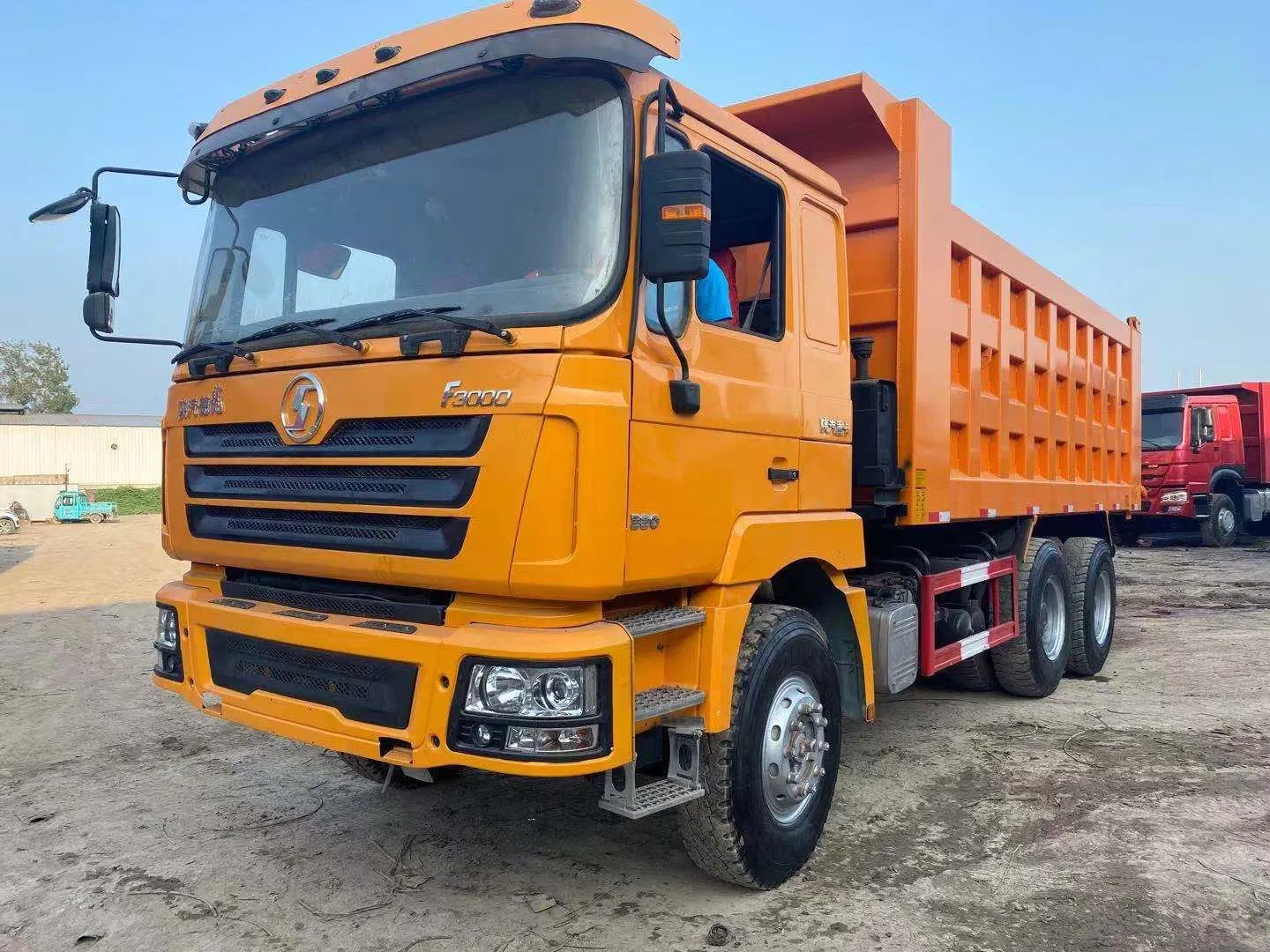 Shacman Used Rhd Tipper 6X4 Trucks Flatbed Sidewall Fence Water Bowser Bounce Fuel Oil Tractor Bulk Cement Concrete Mixer 8X4 Dump Trucks