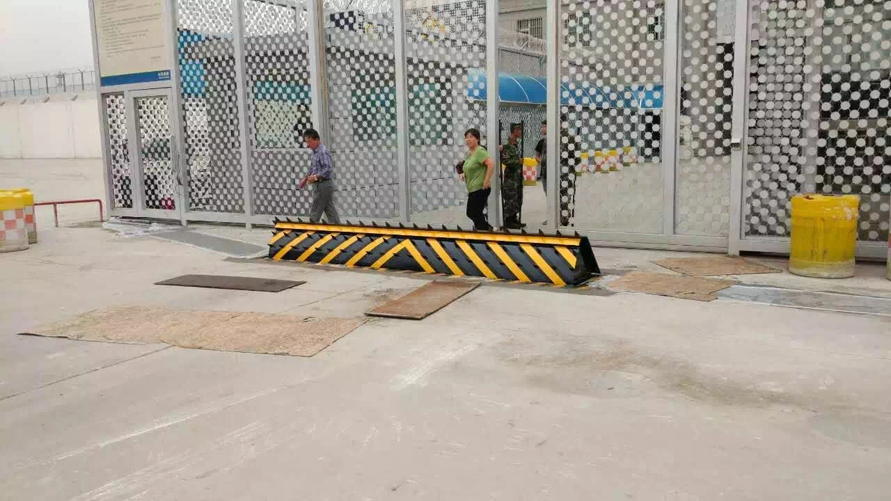 Custom Size Automatic Remote Hydraulic Roadway Safety Road Blocker, Safety Parking Blocker, Safety Car Blocker