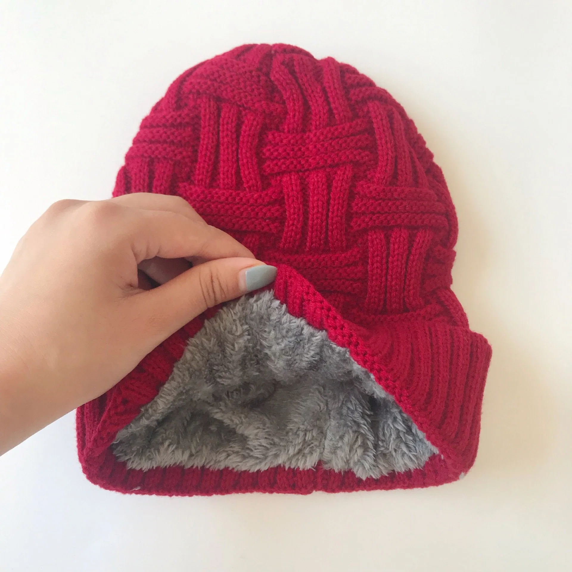 Venda por grosso Beanie Personalizado Logotipo Bordado Etiqueta com 100% acrílico POM POM Chapéus de malha Beanie Chapéus de Inverno