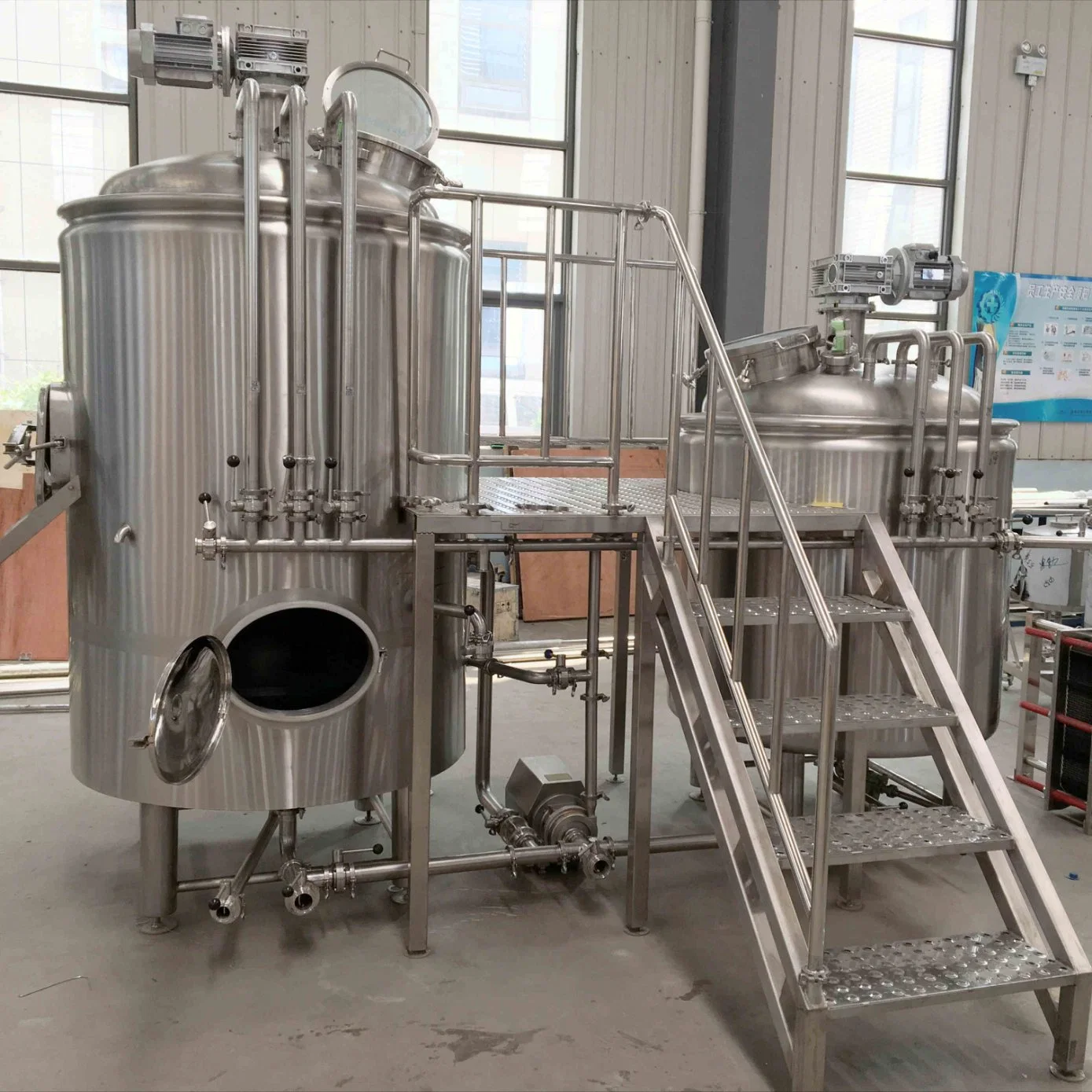 Completo 2000L Microwery Proveedor de sistemas Brewery Brewing suministros Envío gratuito Equipos de producción de cerveza