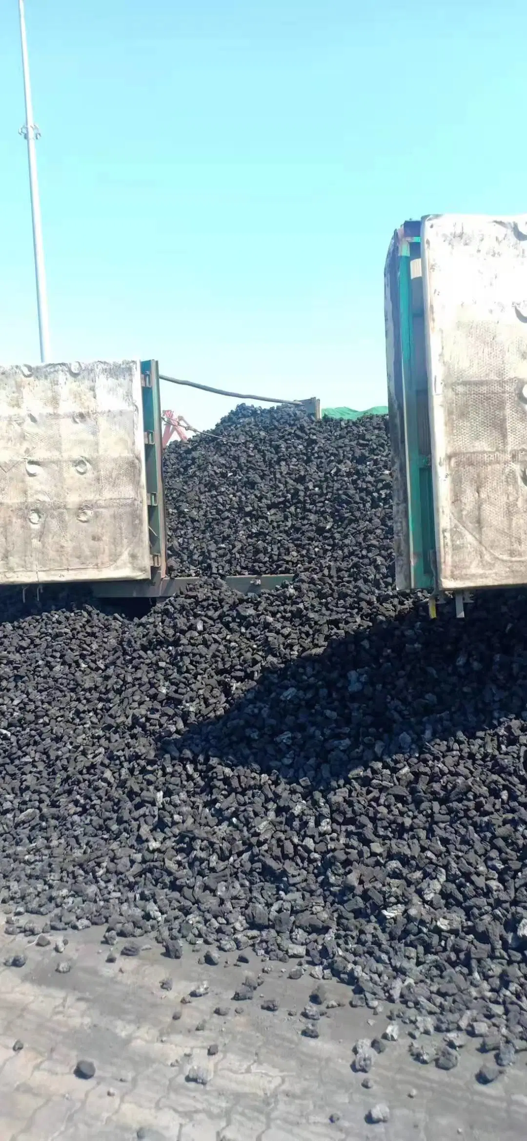 Calcined Petroleum Coke Foundry Coke/Met Coke/Metallurgical Coke 25mm-90mm in Low Price