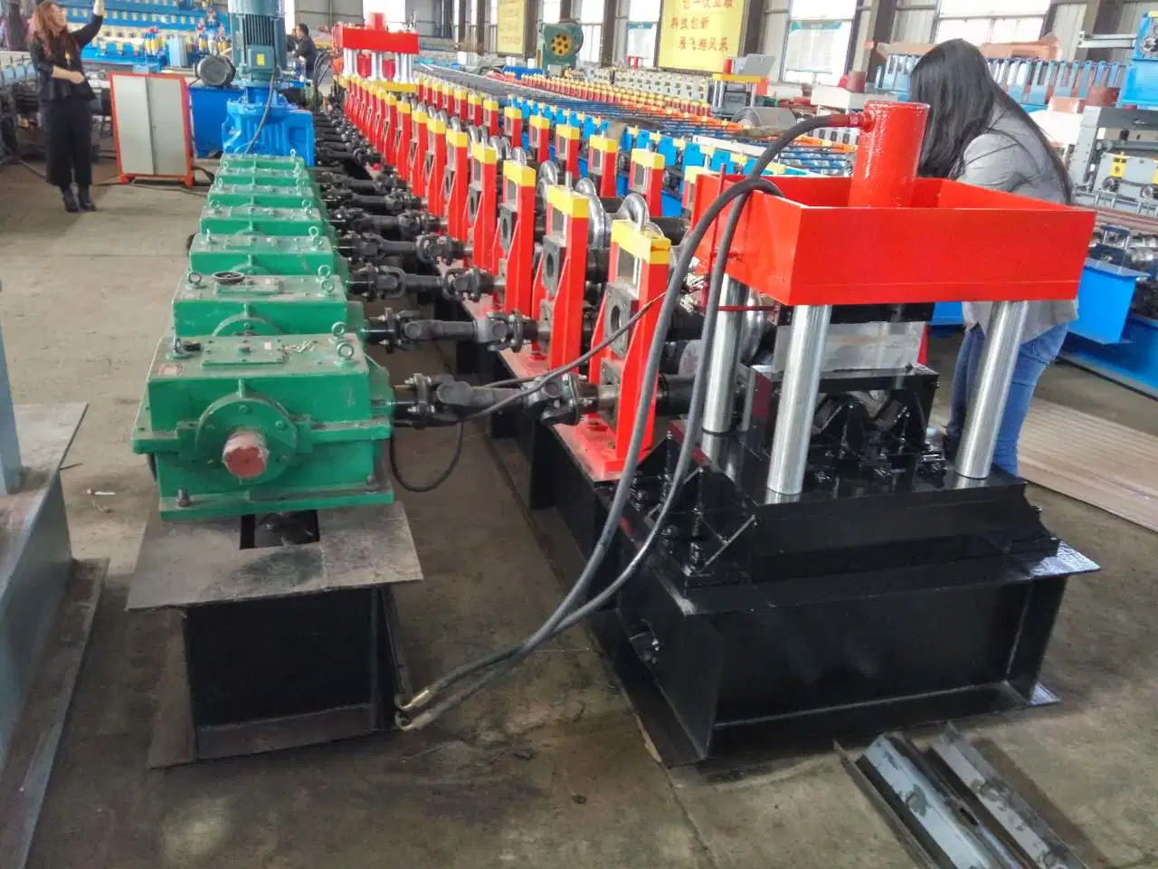 Most Popular Highway Guardrail/Traffic Barrier Hydraulic Roll Used Forming Machine Steel Tile China Famous Brand 8-15m/Min PPGI