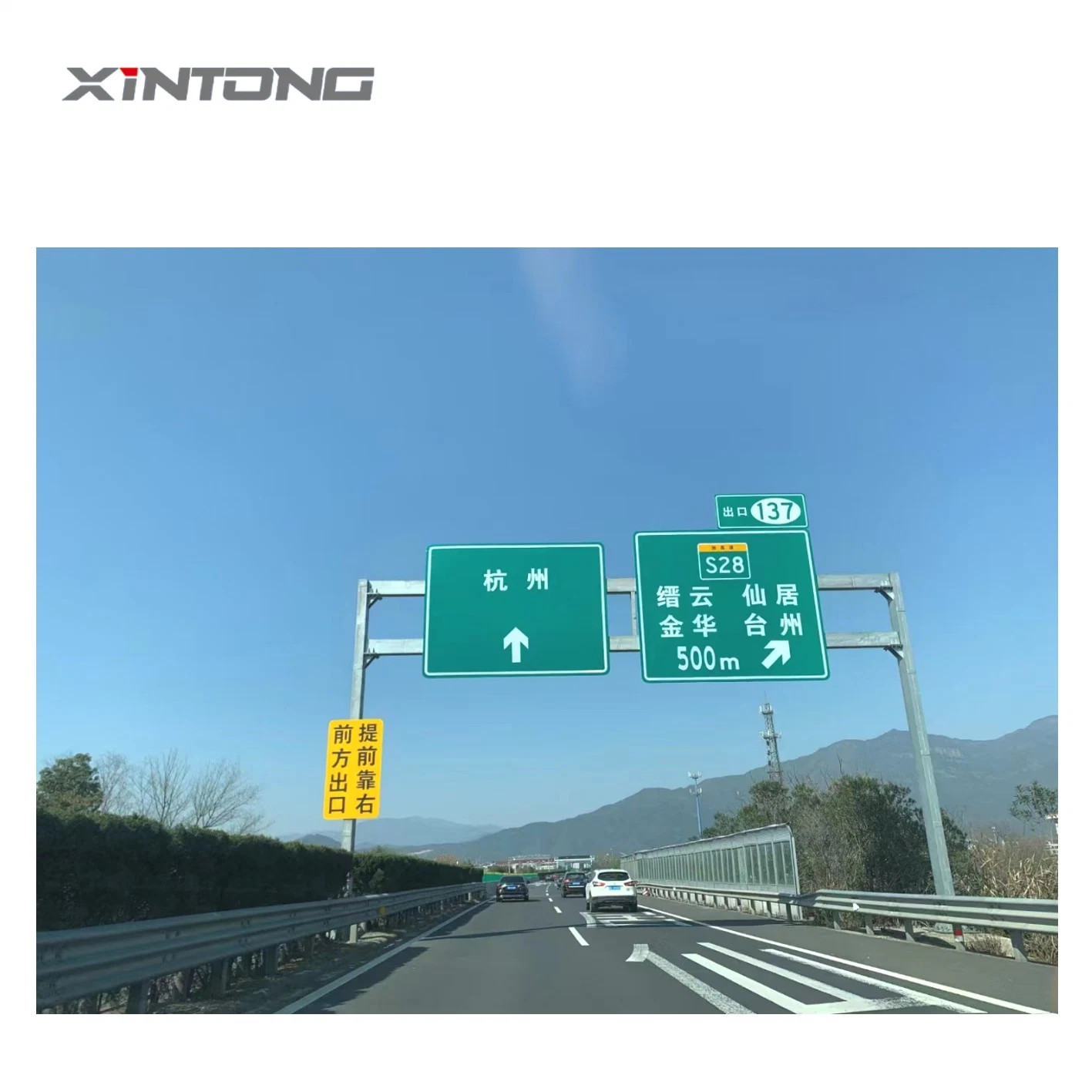 Solar Traffic Road Sign Board Customized Size Flashing Traffic Signs Active Luminous Traffic Sign