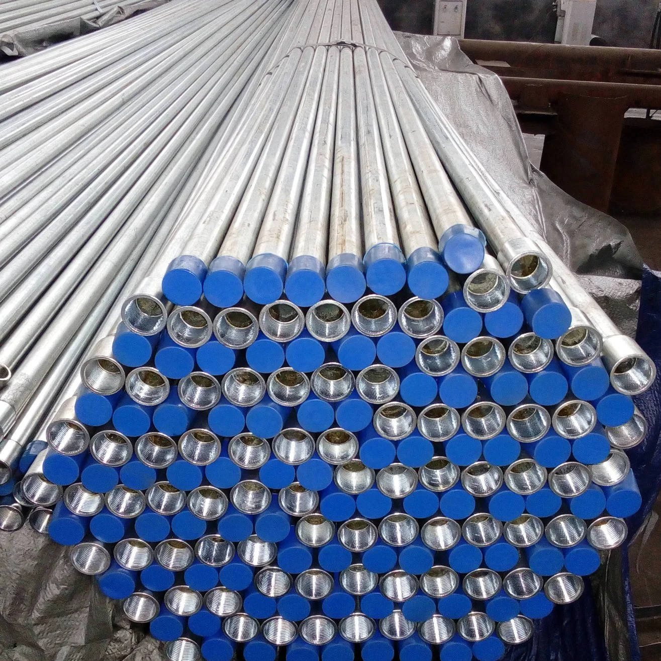 Las normas de producto cumplen con ASTM A500, ASTM A53, ASTM A795, BS1387, BS En10255, En 10219, BS 1139, BS 39. Fábrica de tuberías de acero galvanizado