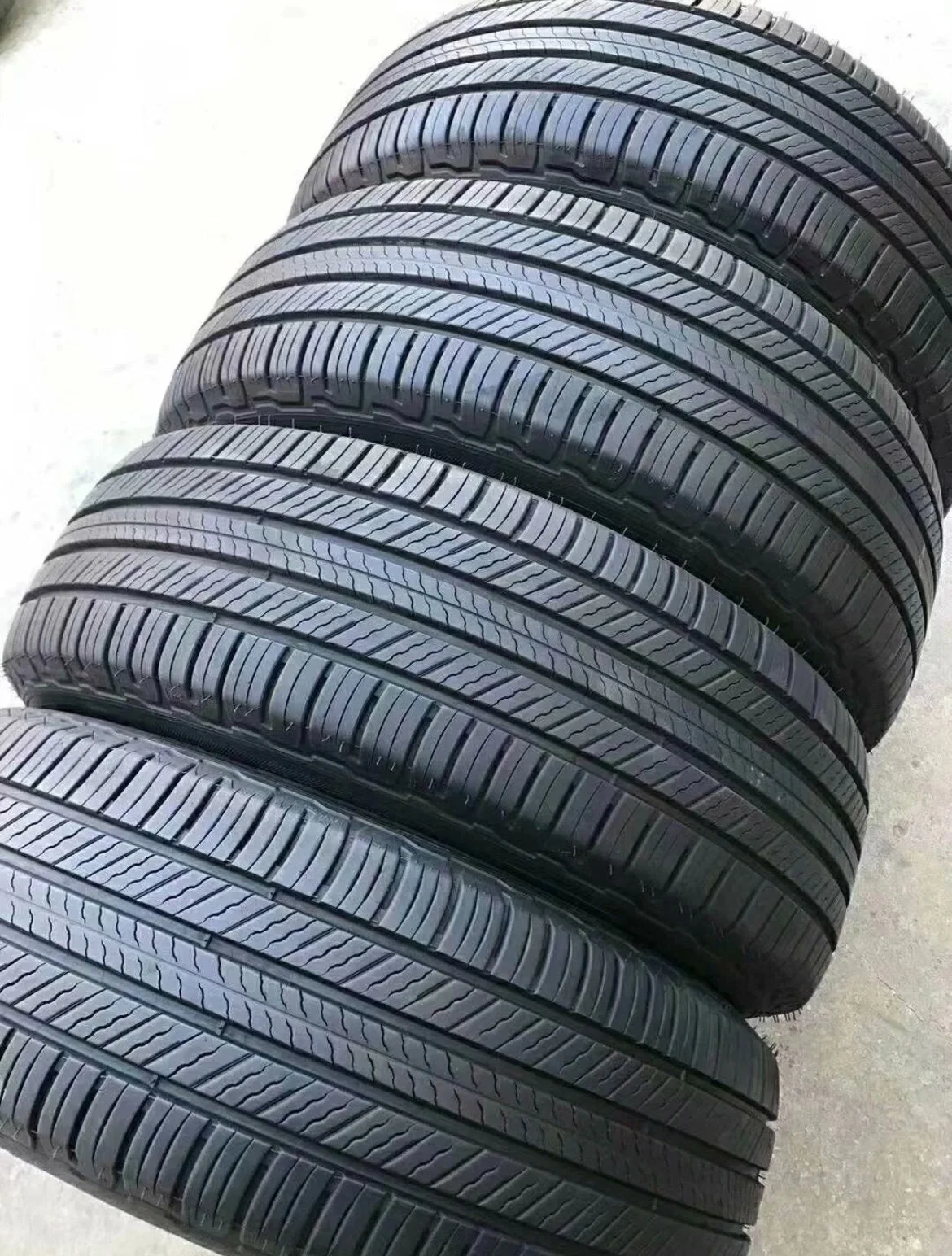 Tubeless Tire 225/60r17 225/60r17 235/40r18 235/40r18 LTR/TBR/PCR Vacuum Tyre DOT/ECE/ISO High Performance Tyre