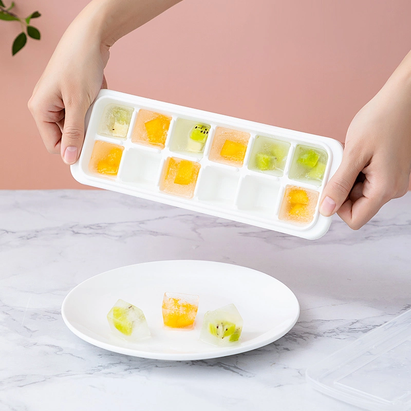 Drôle d'un réfrigérateur de la grille de cellules de glace Boîte avec couvercle prix bon marché Mini Cubes de glace de qualité alimentaire Couvercle du bac de glace avec couvercle