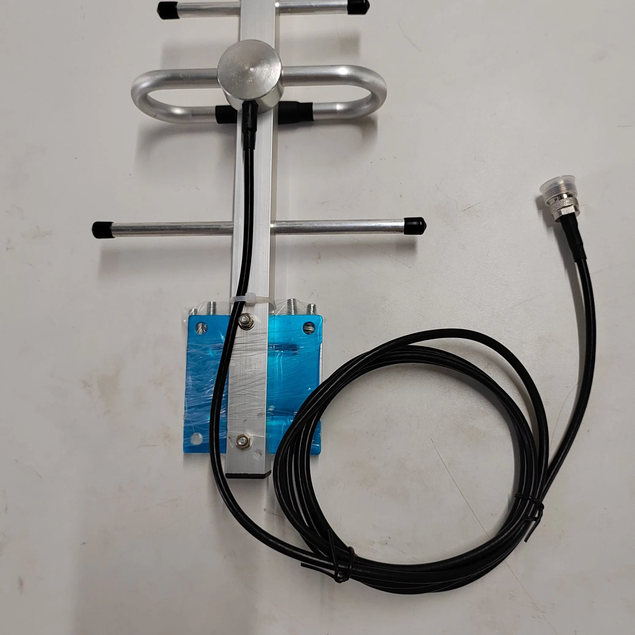 Outdoor TV Yagi Antenna 8 Elements 12dBi 860-930MHz Antenna