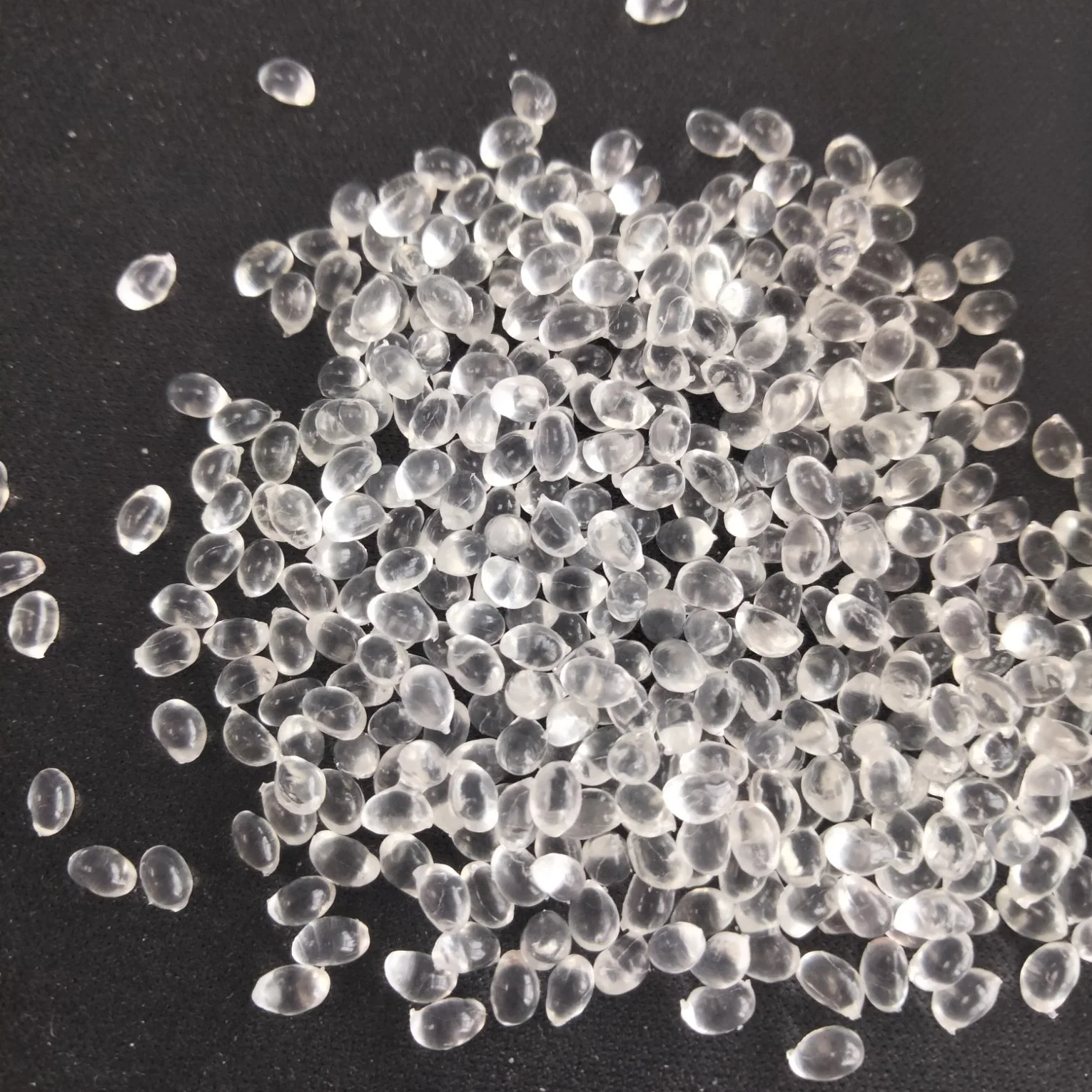 Polyether TPU Granules Ecofriendly Biodegradable TPU Hot Melt Adhesive TPU Material