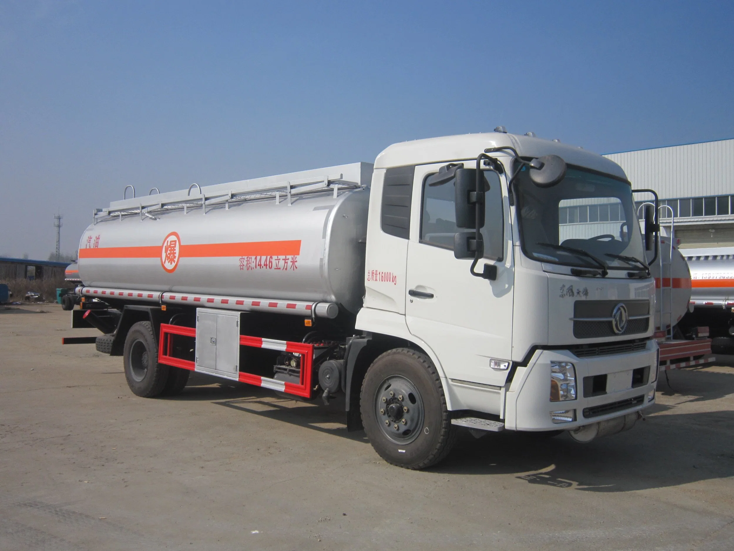 Dongfeng Kingrun 15000L camión de depósito de combustible diesel con bomba de aceite Repostaje 4X2/4X4/LHD/RHD (acero al carbono / SS304/SS316 o aleación de aluminio)