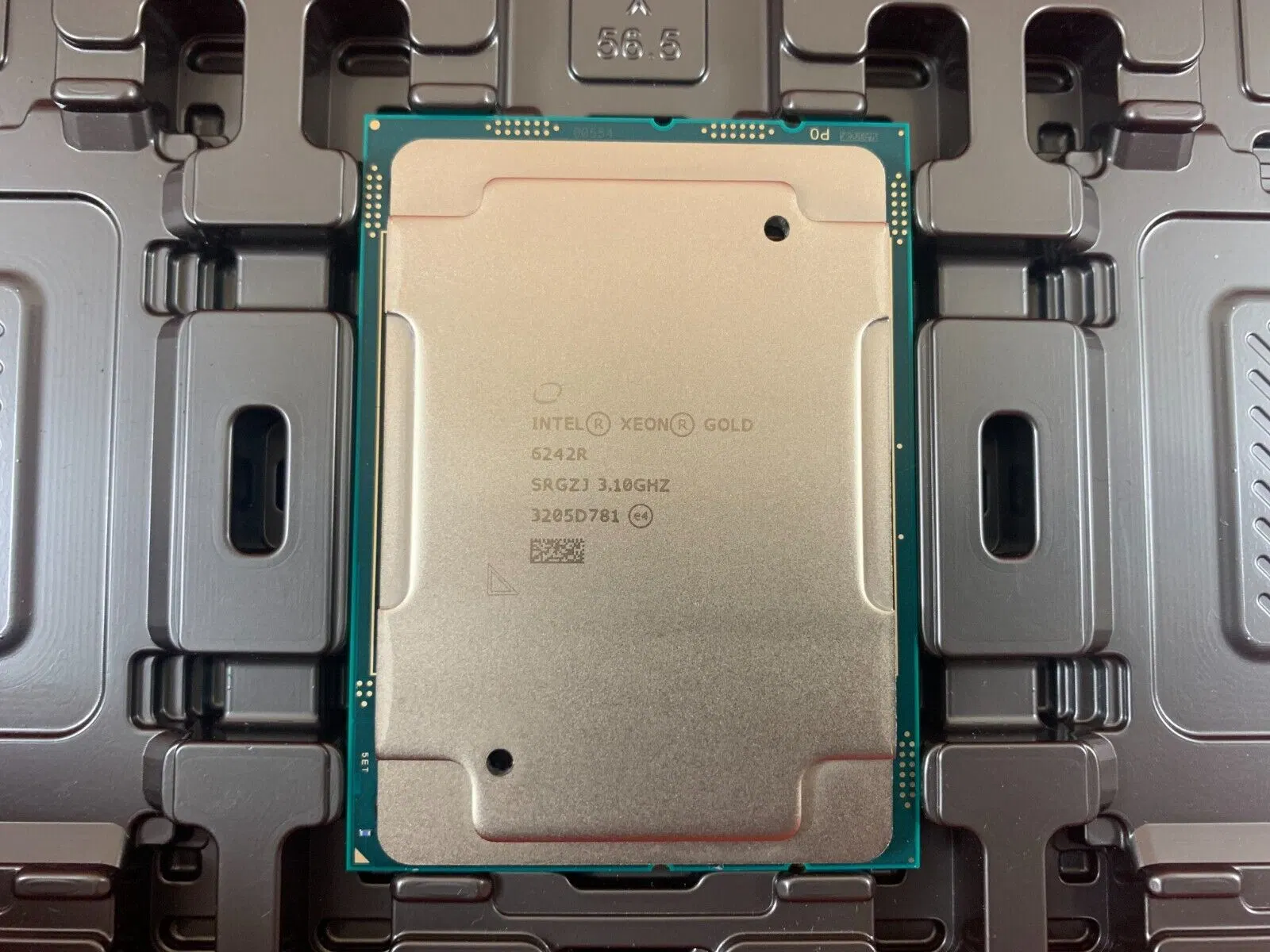 Los procesadores Intel Xeon de oro 6240r 24-core de 2.4GHz Srgz8 LGA3647 Procesador CPU