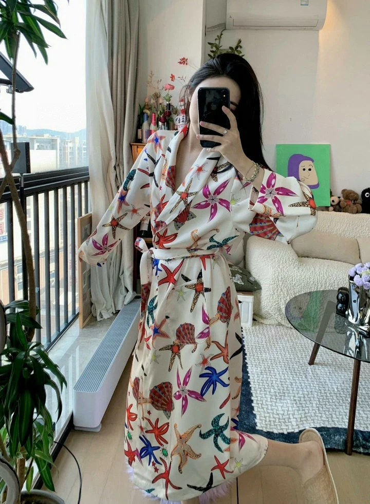 Luxury Wholesale/Supplier Price Bathrobes for Home Sleep Casual Wear Bathrobe