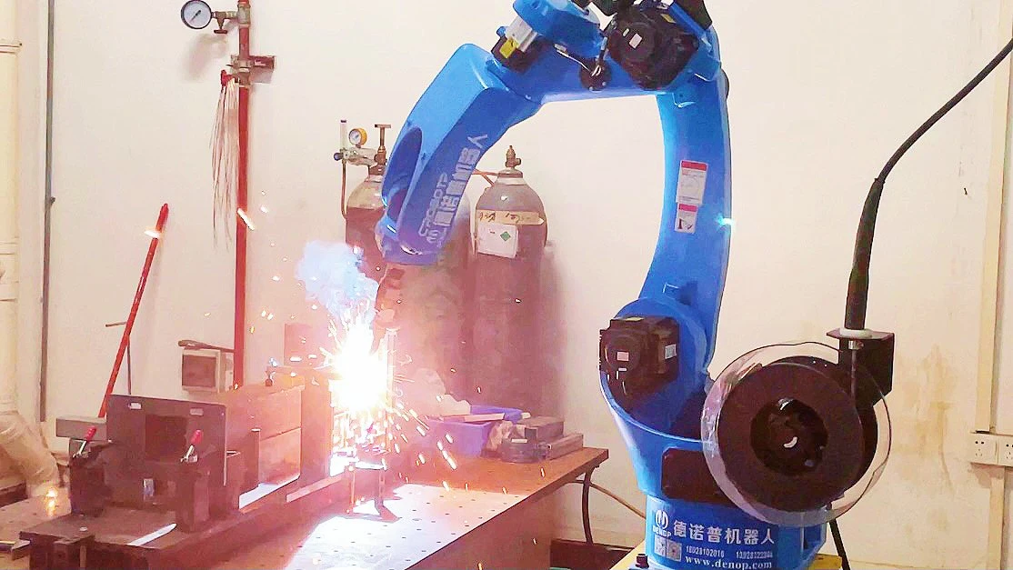 Robot automático de soldadura de acero inoxidable de soldadura por arco de la tabla de fabricación