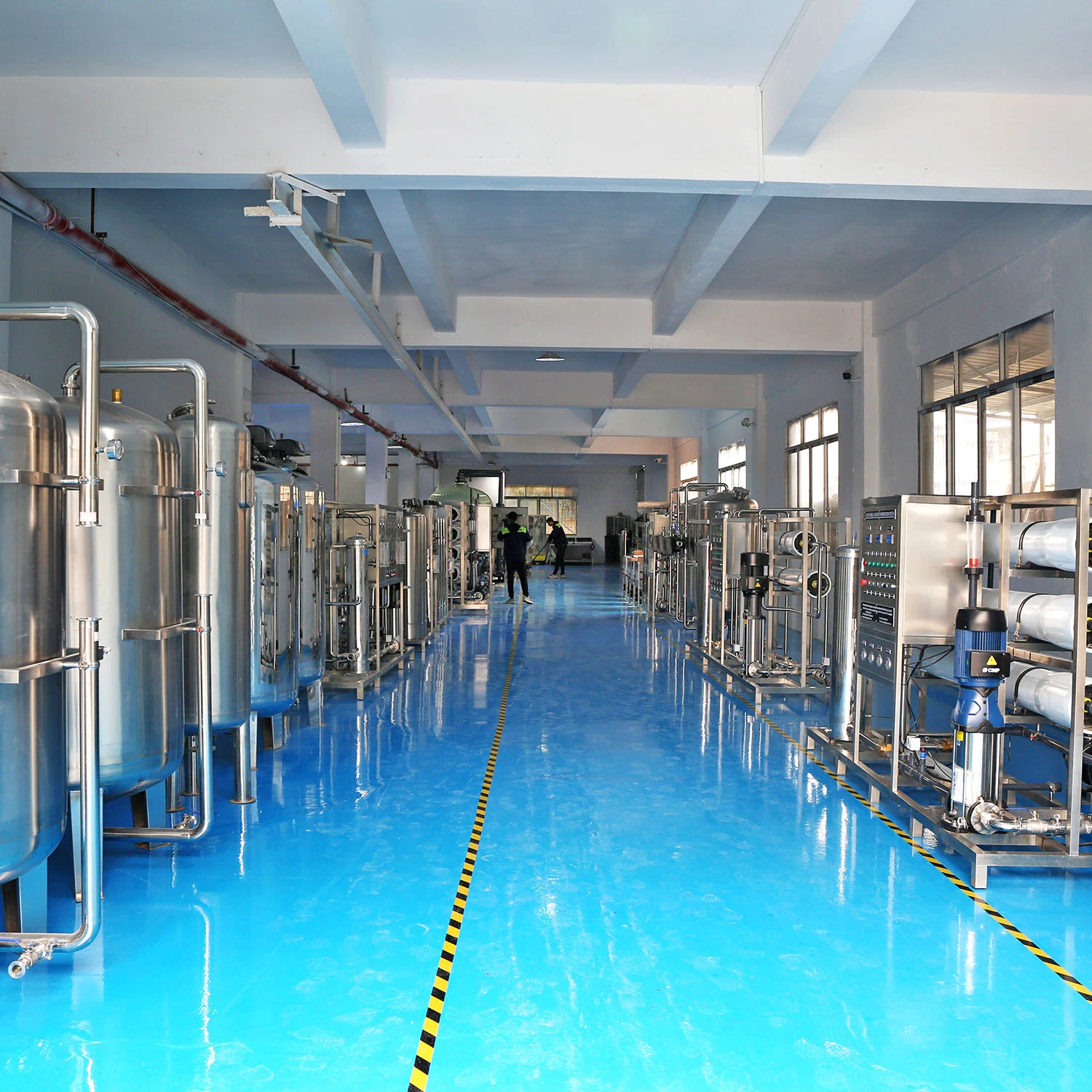 نظام تنقية المياه ونظام تعبئة المياه 6000 لتر في الساعة عند الرجوع للخلف نظم التناضح مصنع تحلية المياه الهندسة الكيميائية الصناعية المياه المعالجة