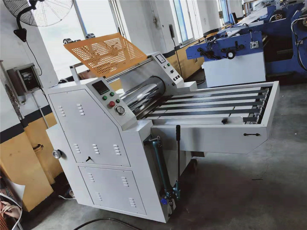 Laminage manuel de film plastique BOPP thermique haute vitesse en rouleau chaud Machine