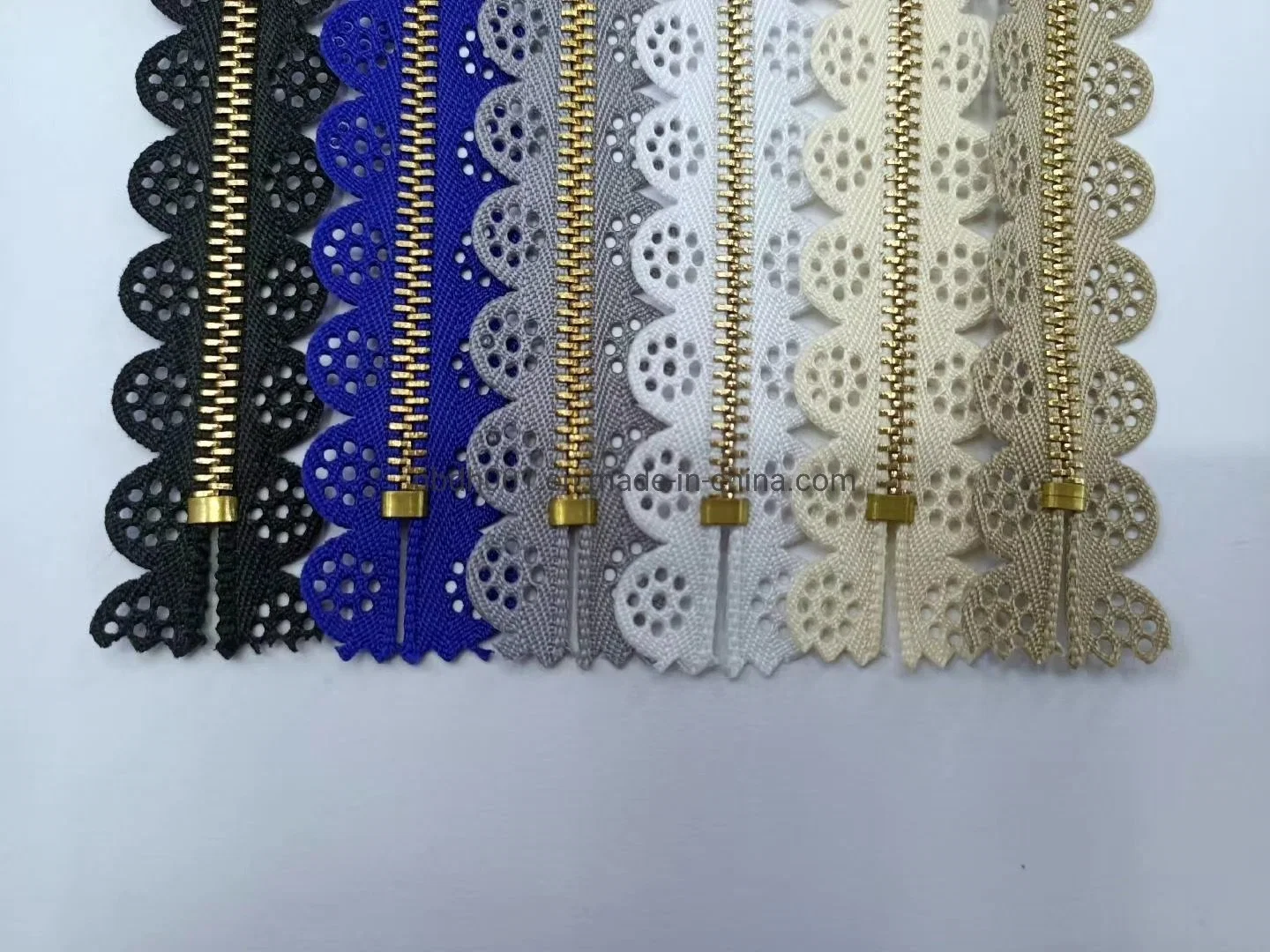 Wholesale/Supplier No. 3# Close End Brass Teeth Metal Lace Fabric Zipper for DIY and Dress