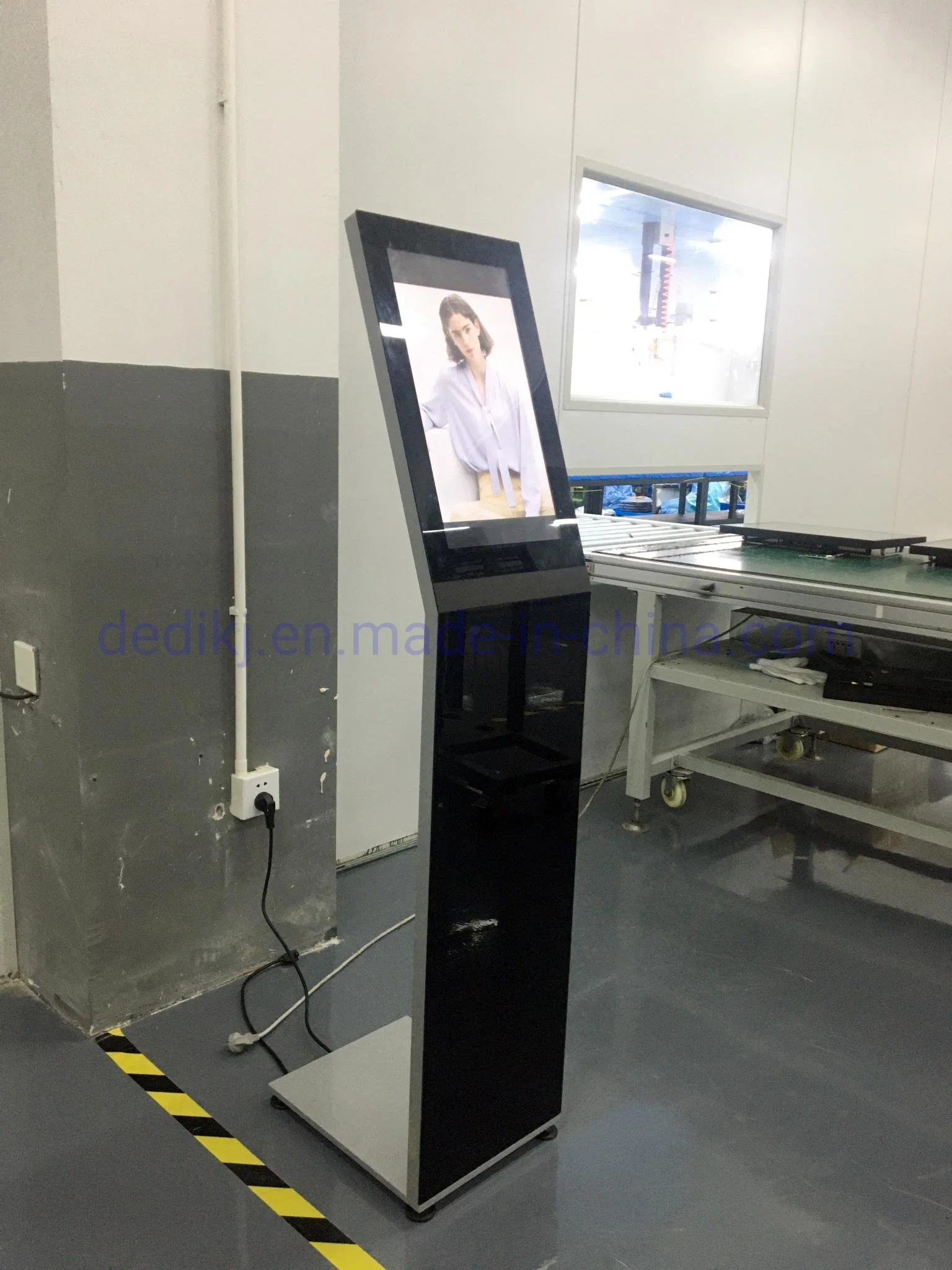 22'' Android All-in-One Kiosk for Mercedes-Benz and BMW Auto 4s Stores