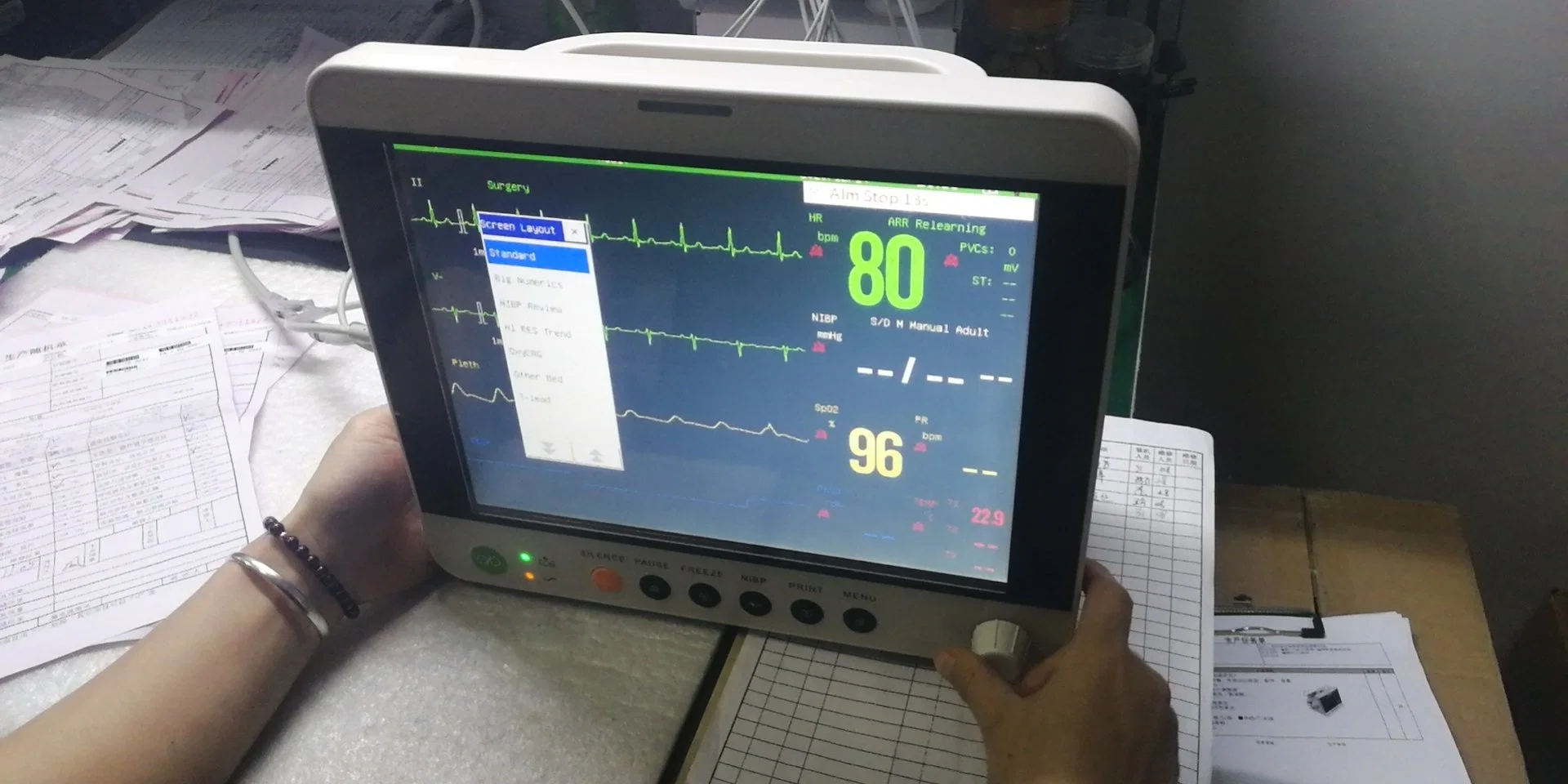 Professional Manufacturer Portable 12.1 Inch Patient Monitor