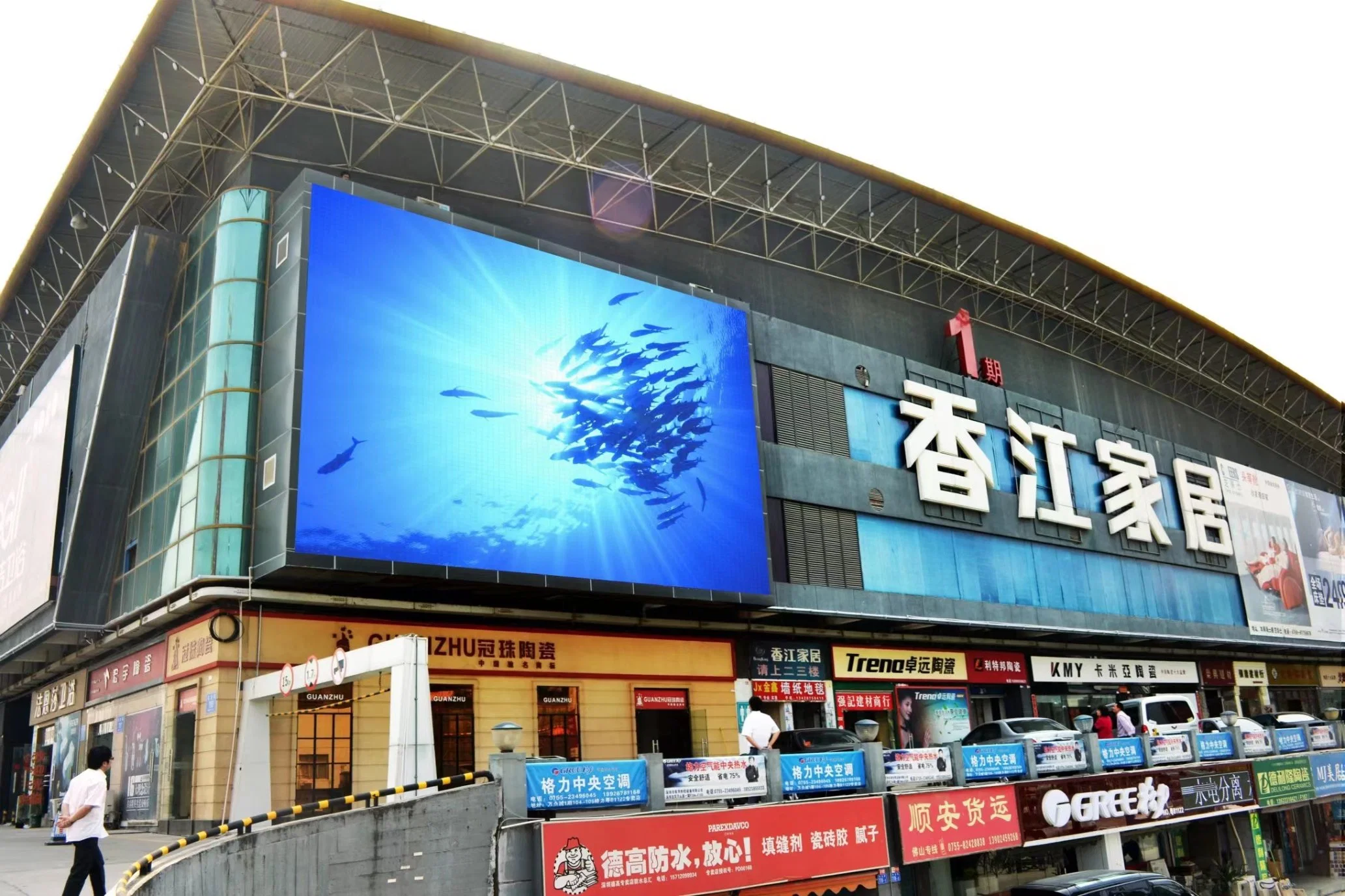 P2.6 Indoor Outdoor Digital Signage Sign Waterproof Die Casting Aluminum Cabine Rental LED Video Wall Screen Display