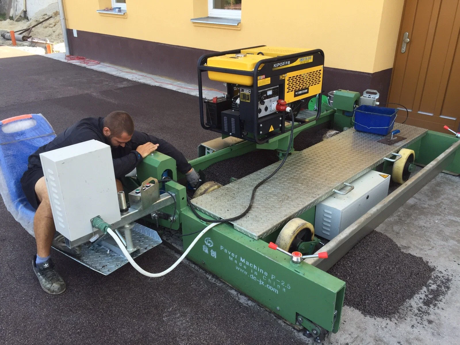 Paver Machine with Generator System for Running Track