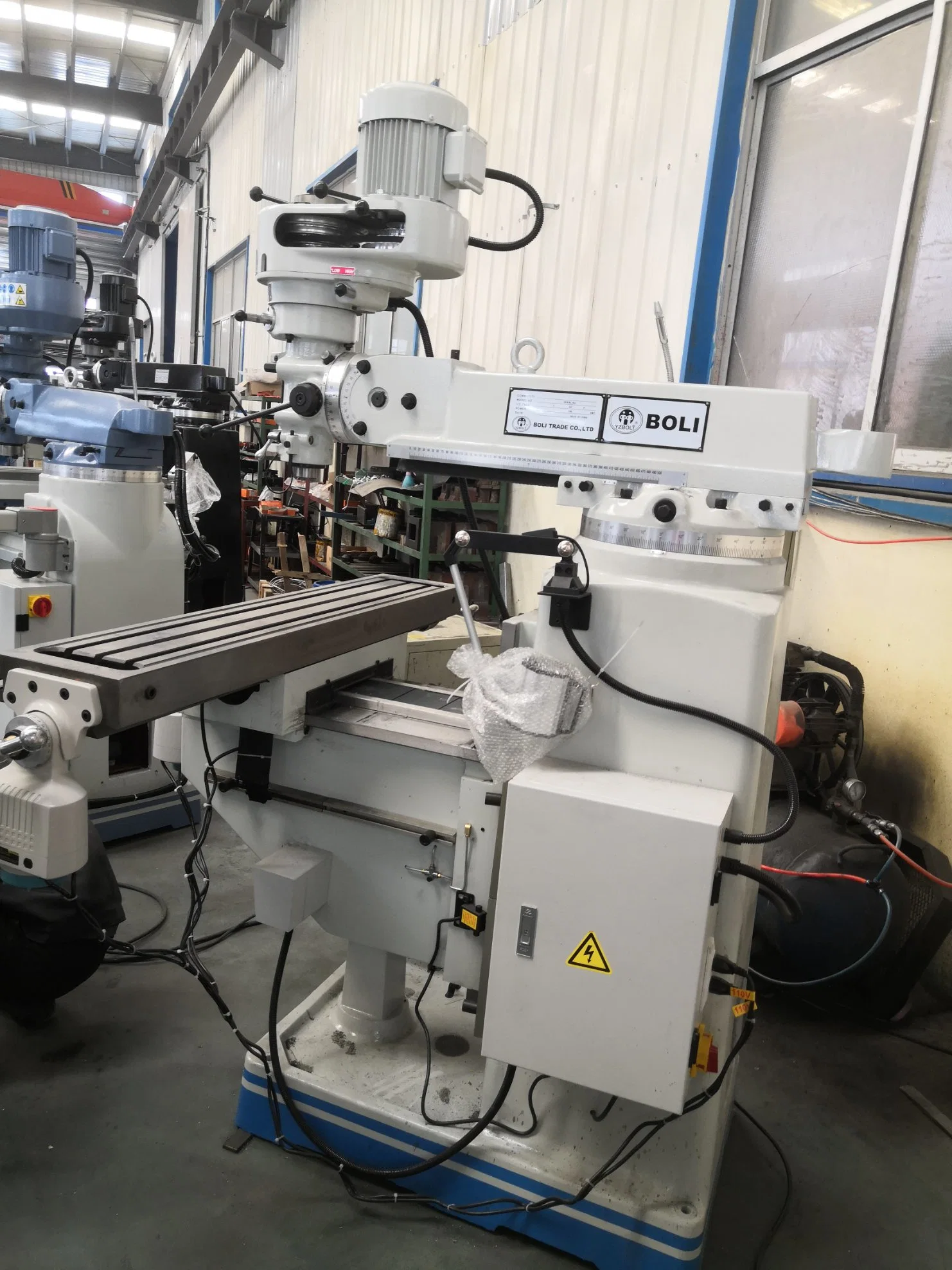 CNC Auto Metal Universal Horizontal and Vertical Turret Milling Machine