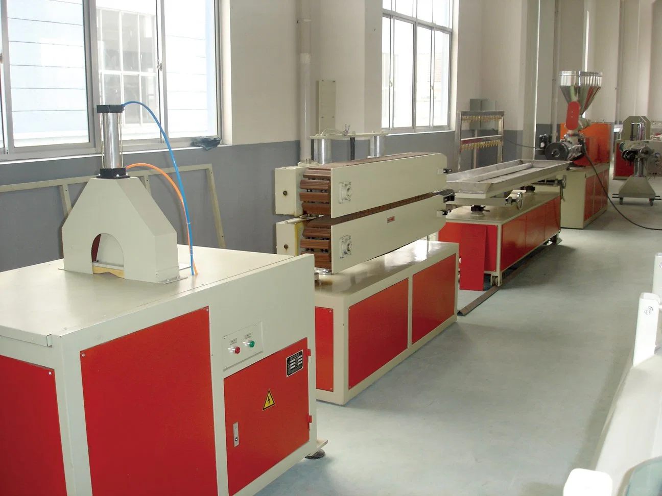 PVC Window Profile Production Line (YF-180, YF-240) Plastic Wood Extruder Machine Plastic PVC Photo Frame Windows and Doors PVC Profile Making Machine