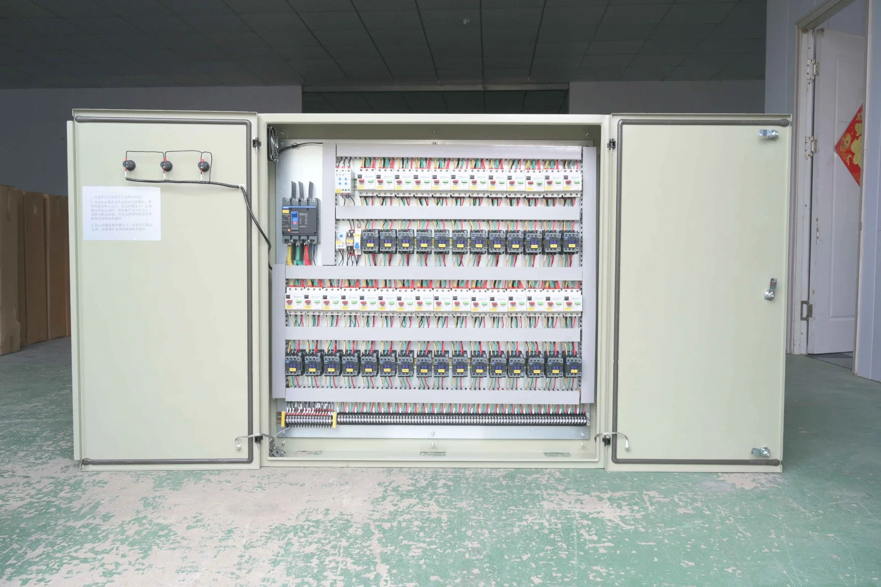 Low Price Chinese Manufacturer Electric Panel Box Distributor Box Electrical Control