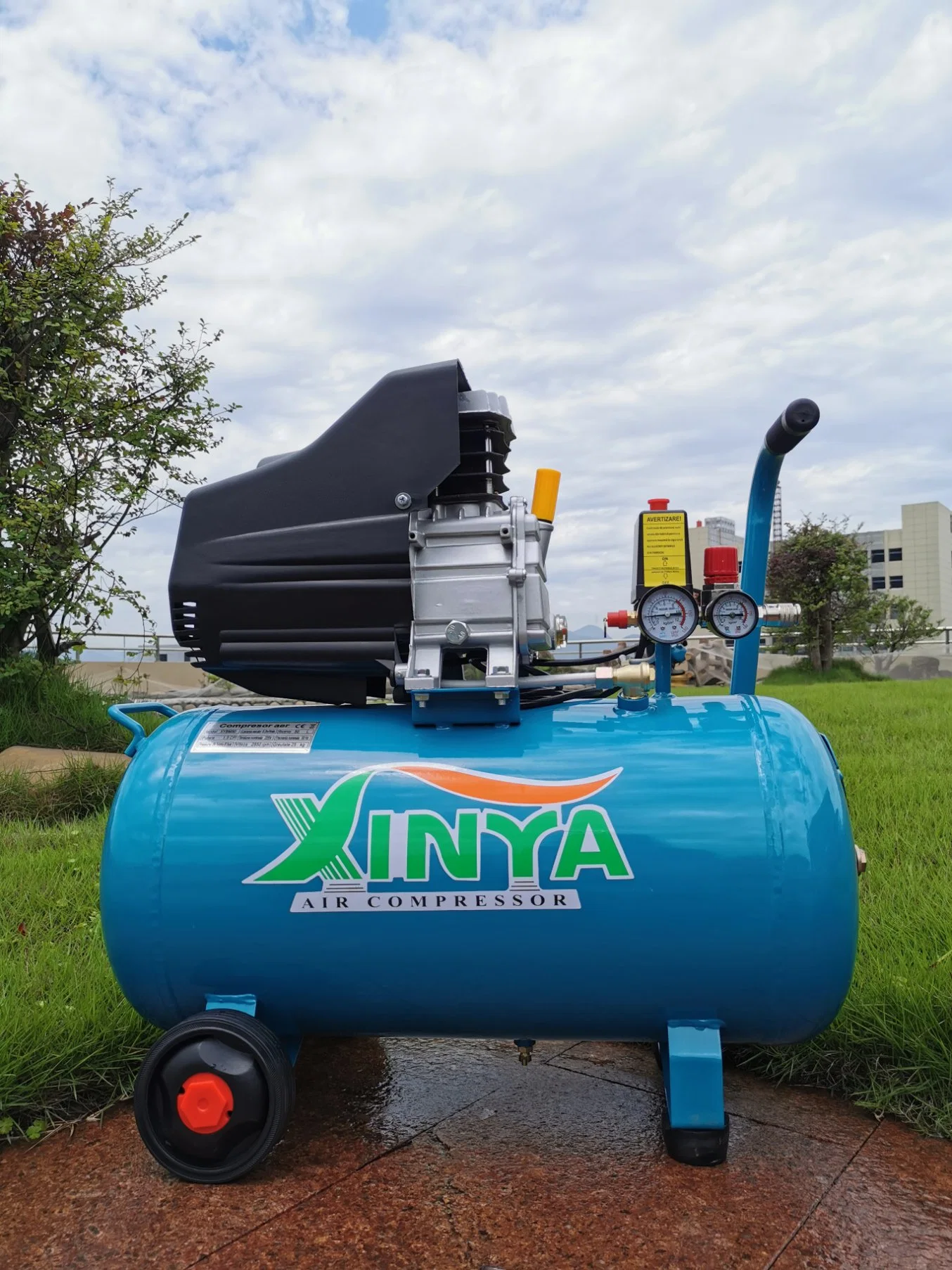 Xinya 1.5HP 2HP 2.5HP Oil Lubricated Mini Direct-Driven Air Compressor with 24L Air Tank CE Qualified