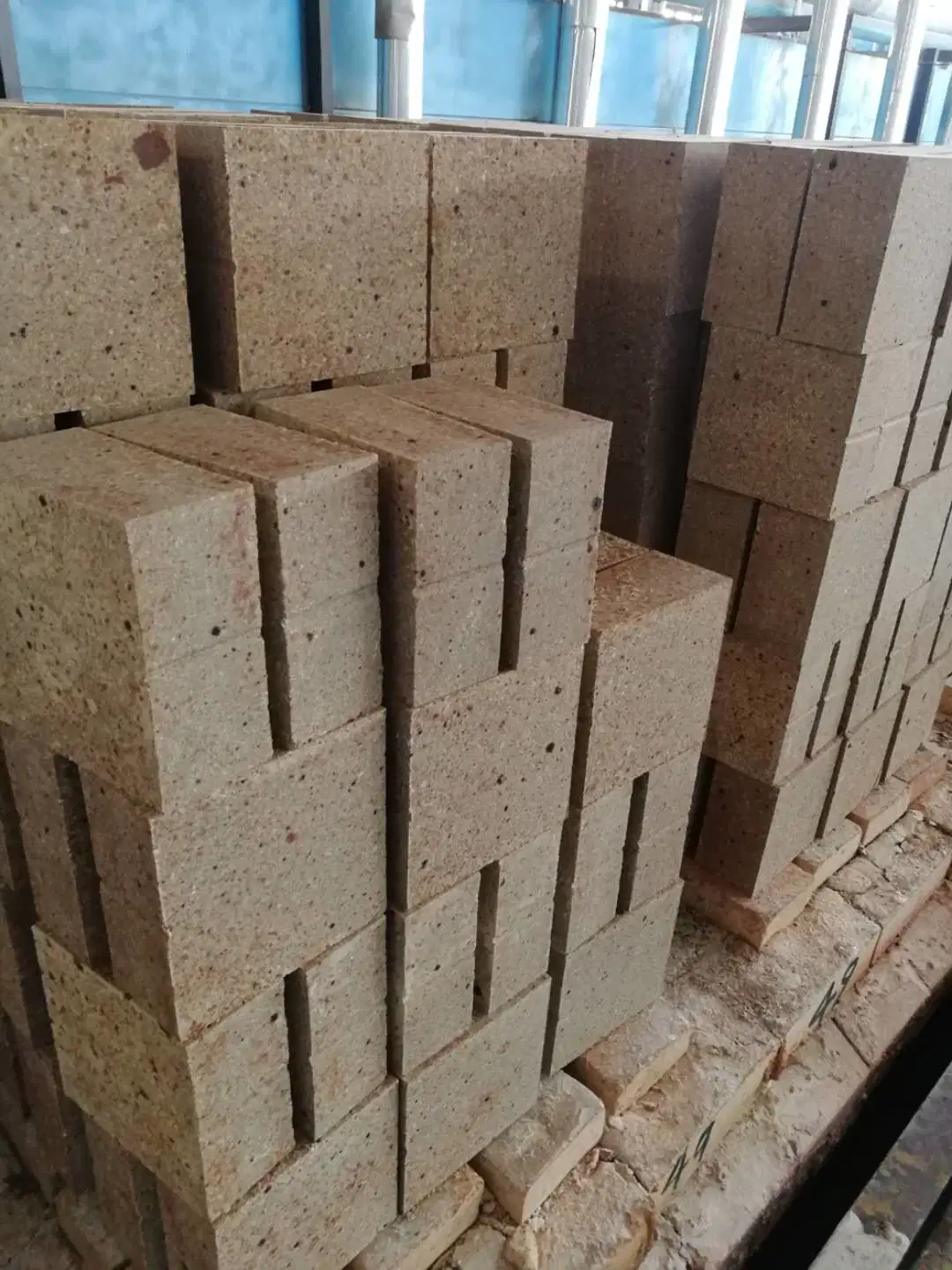 China refractory manufacturer silicon mullite bricks for cement safety zone