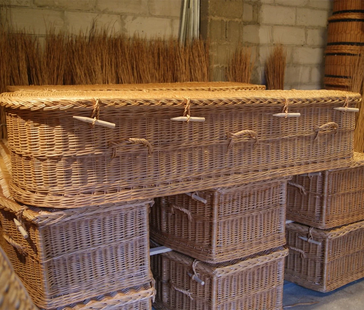 Funeral Supplies European Style Eco Friendly Wicker Casket Coffin