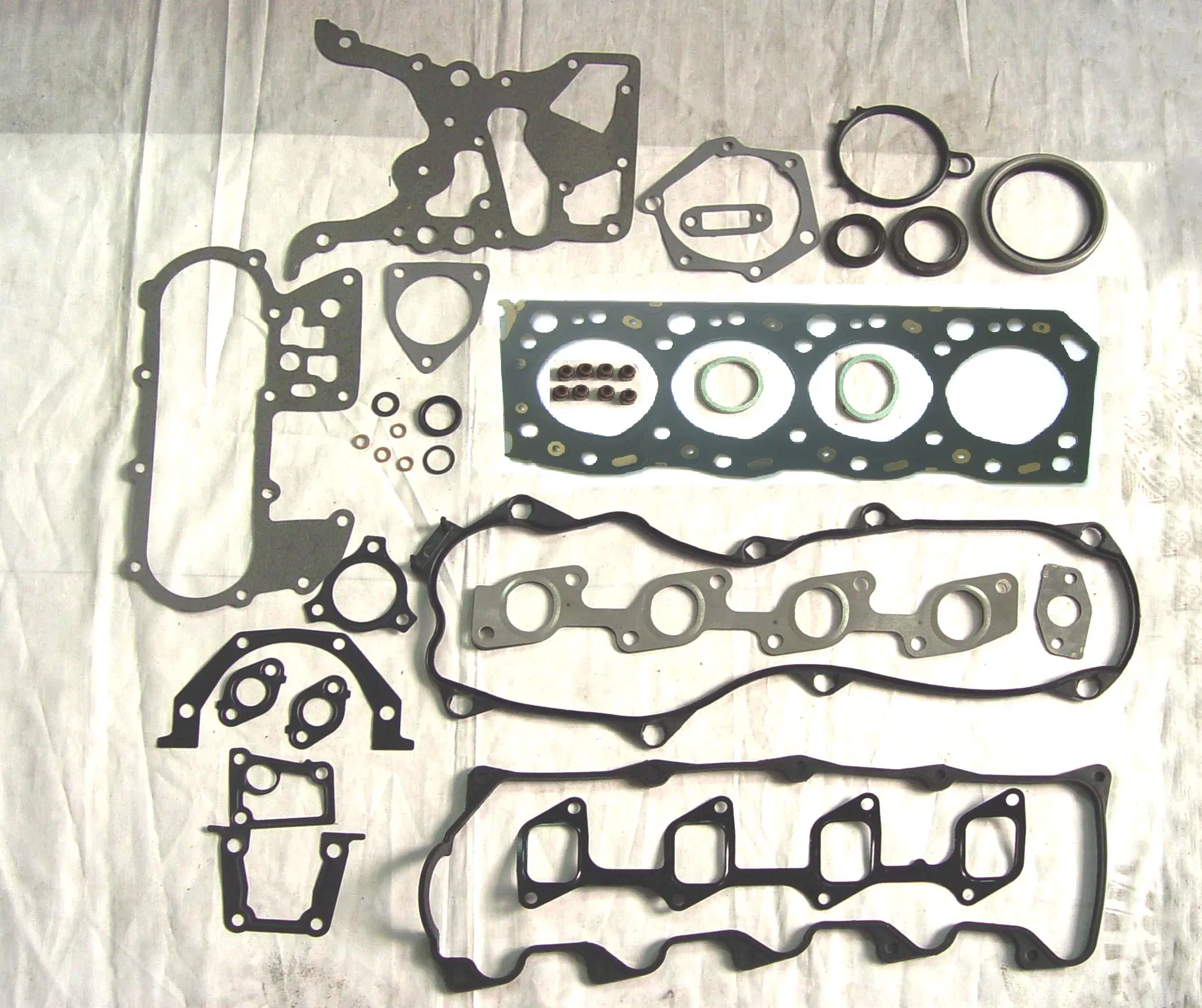 A Yo-Ta Hi-Lux 2Kd Empaquetadura de reacondicionamiento del motor conjunto de la junta de culata Kit completo de la Junta 04111-30711 fob en el precio de referencia