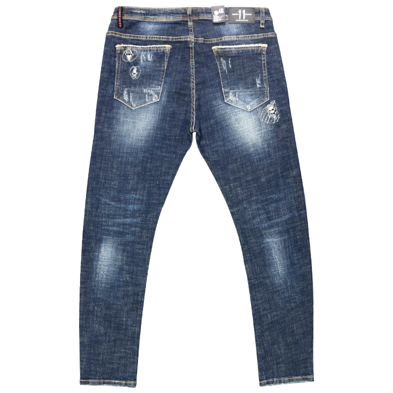 Calças jeans masculinas azul claro em denim.