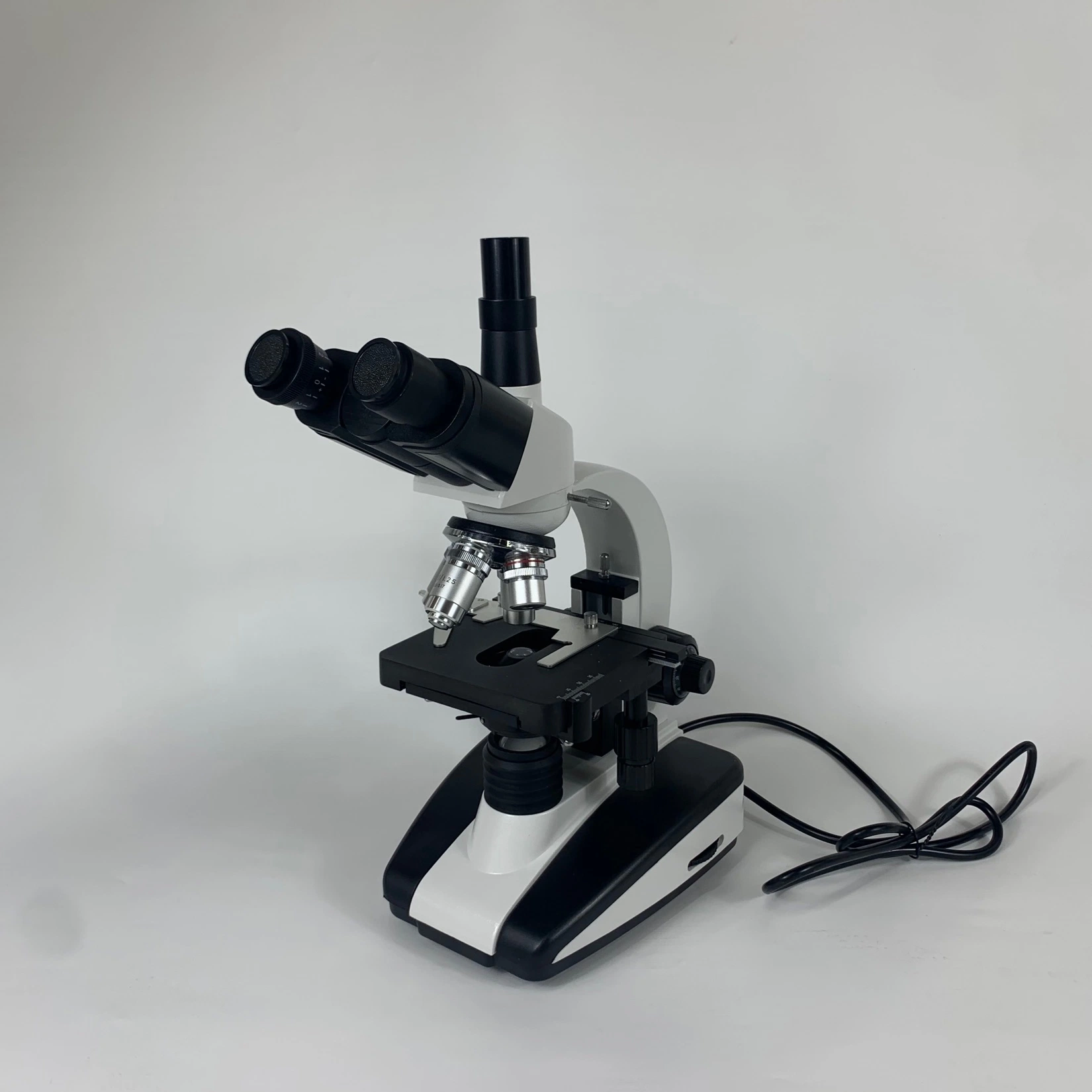 Fabricante experto de microscopio de cabeza trinocular (XSP-136SM)