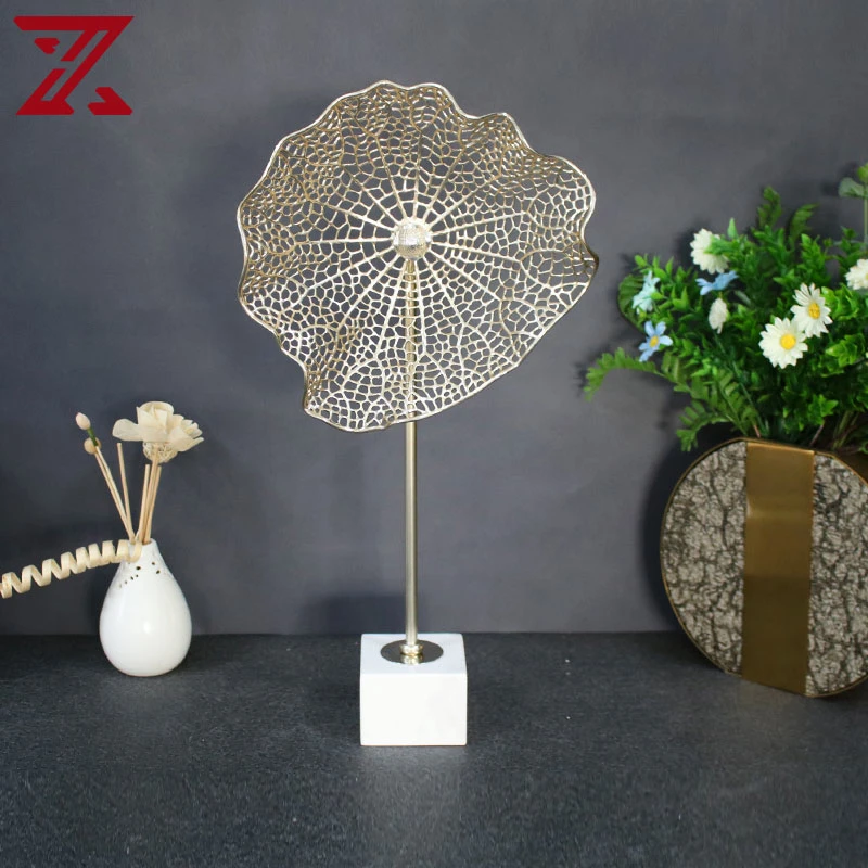 Nordic Wrought Iron Tabletop Decoration Metal Casted Sculpture with Marble Base Table Ornaments