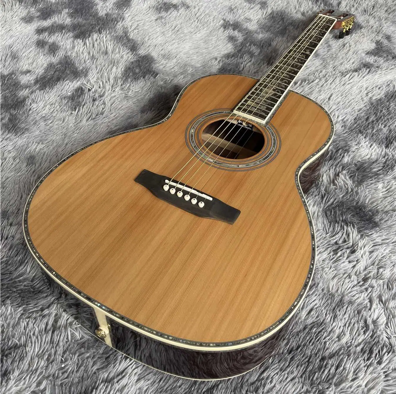 Custom 39 Zoll Vintage Acoustic Guitar Aged Style Aaaa Solid Cedar Wood Ooo Körper Phantasie Abalone All Over Vine Folk Klassisch