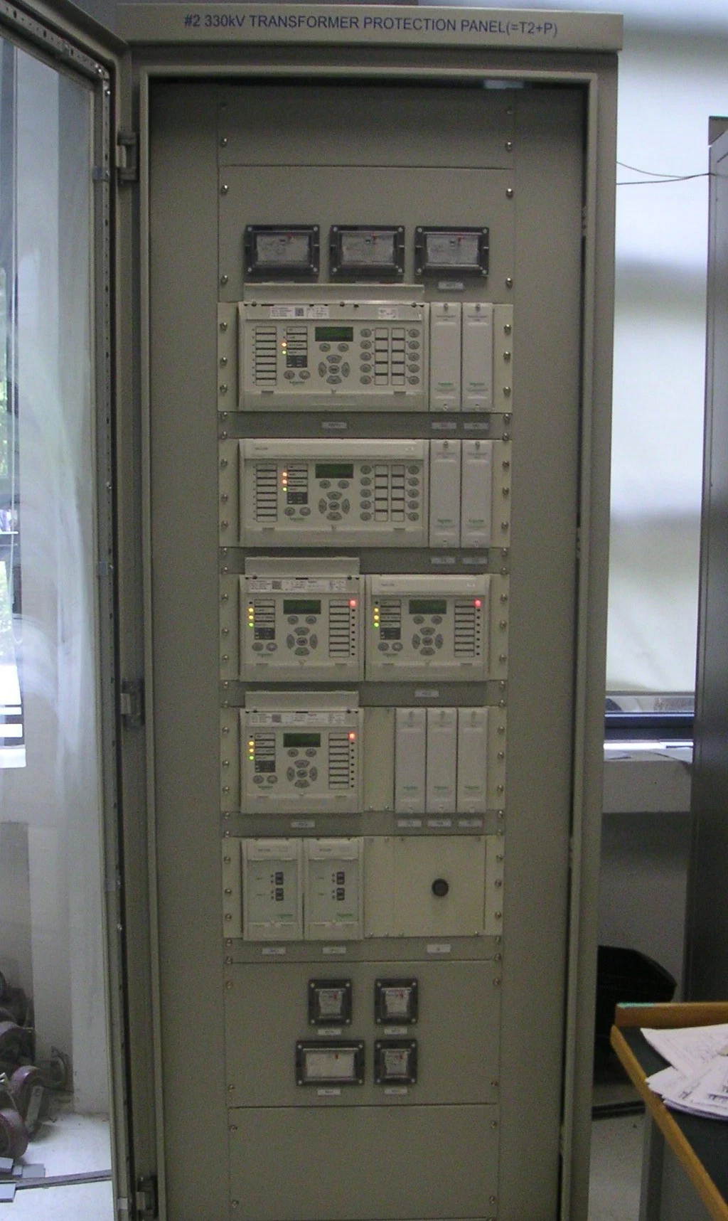 Control de la protección y medida de la subestación de 138kv incluidos de transformador de potencia -sobre la cabeza de la marca del Panel de Line-Distribution Siemens-Schneider-barbilla