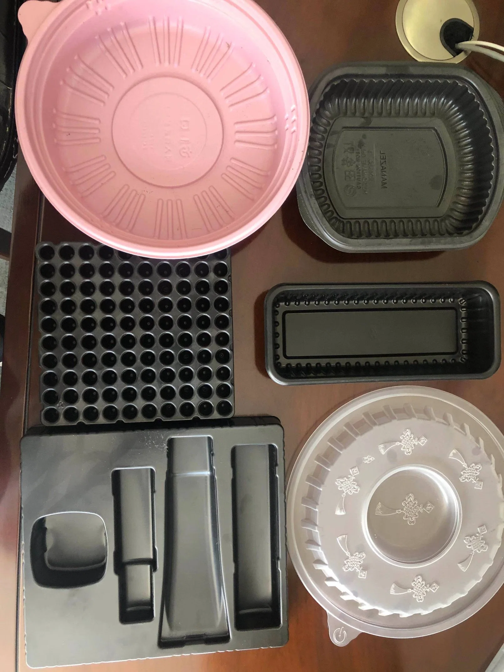 Disposable Takeout Plastic Dish Food Box Vacuum Thermoforming Machine (SGW-680/550)