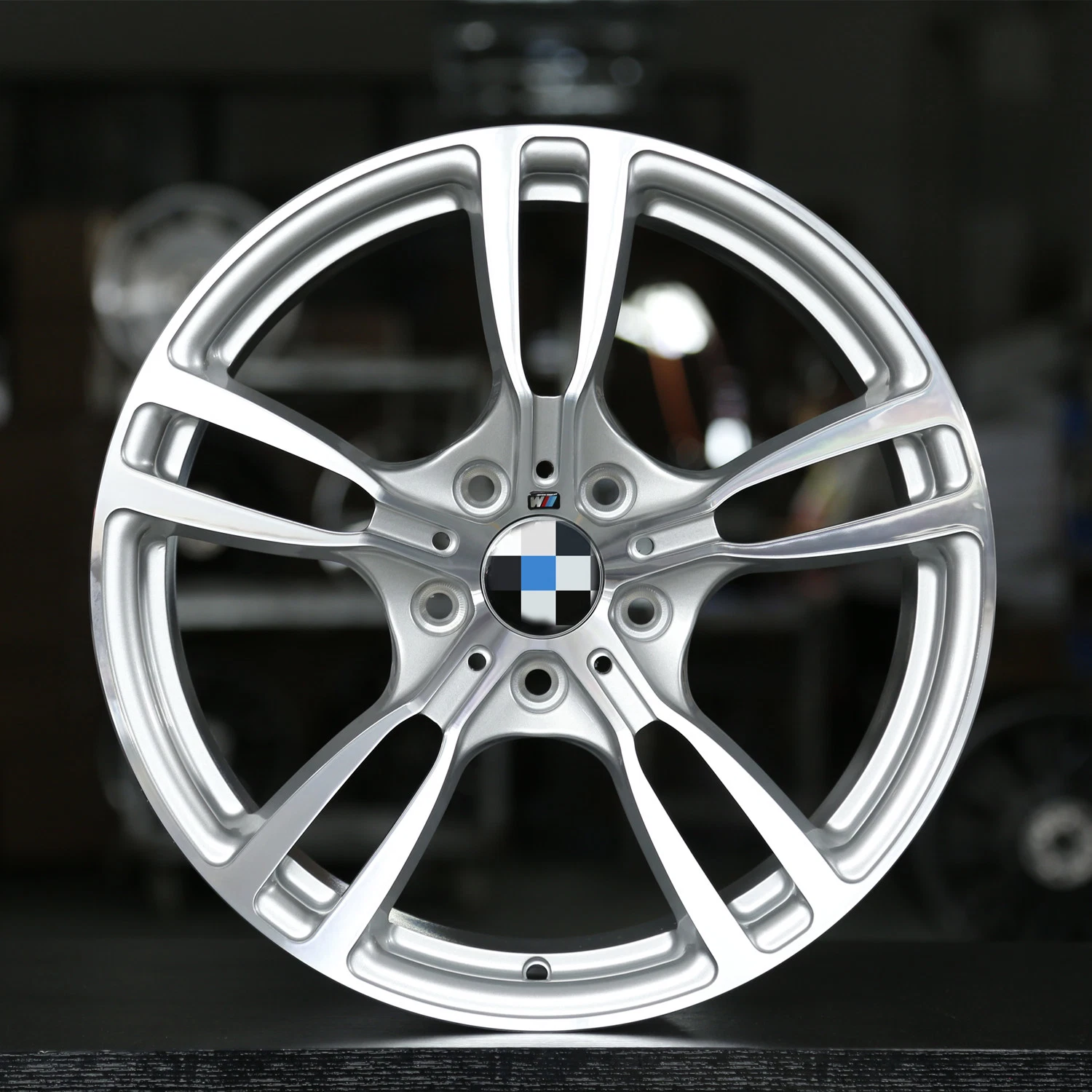 Factory Producing Factory Direct Stock Modern Design Customized Wholesale/Supplier Auto Accessories Casting/Forged Stainless Steel/Aluminum Alloy Wheel Tyre Rims/Hub