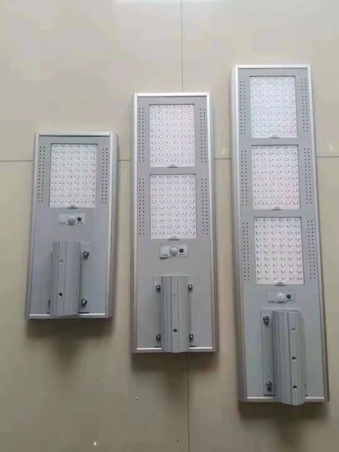 IP65 All-in-One/Integrated Outdoor Sensor LED Solar Street Light Factory